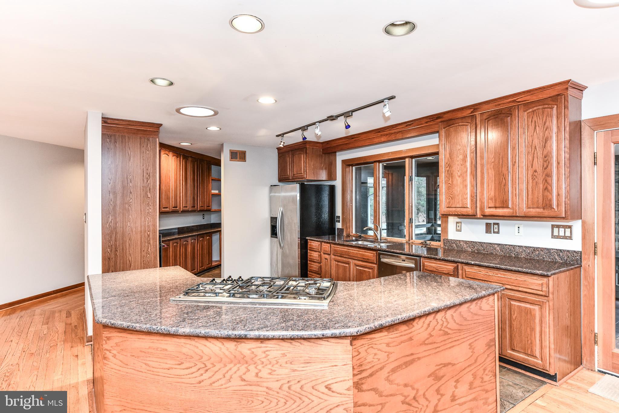 ECOLAND ESTATES - Residential Lease