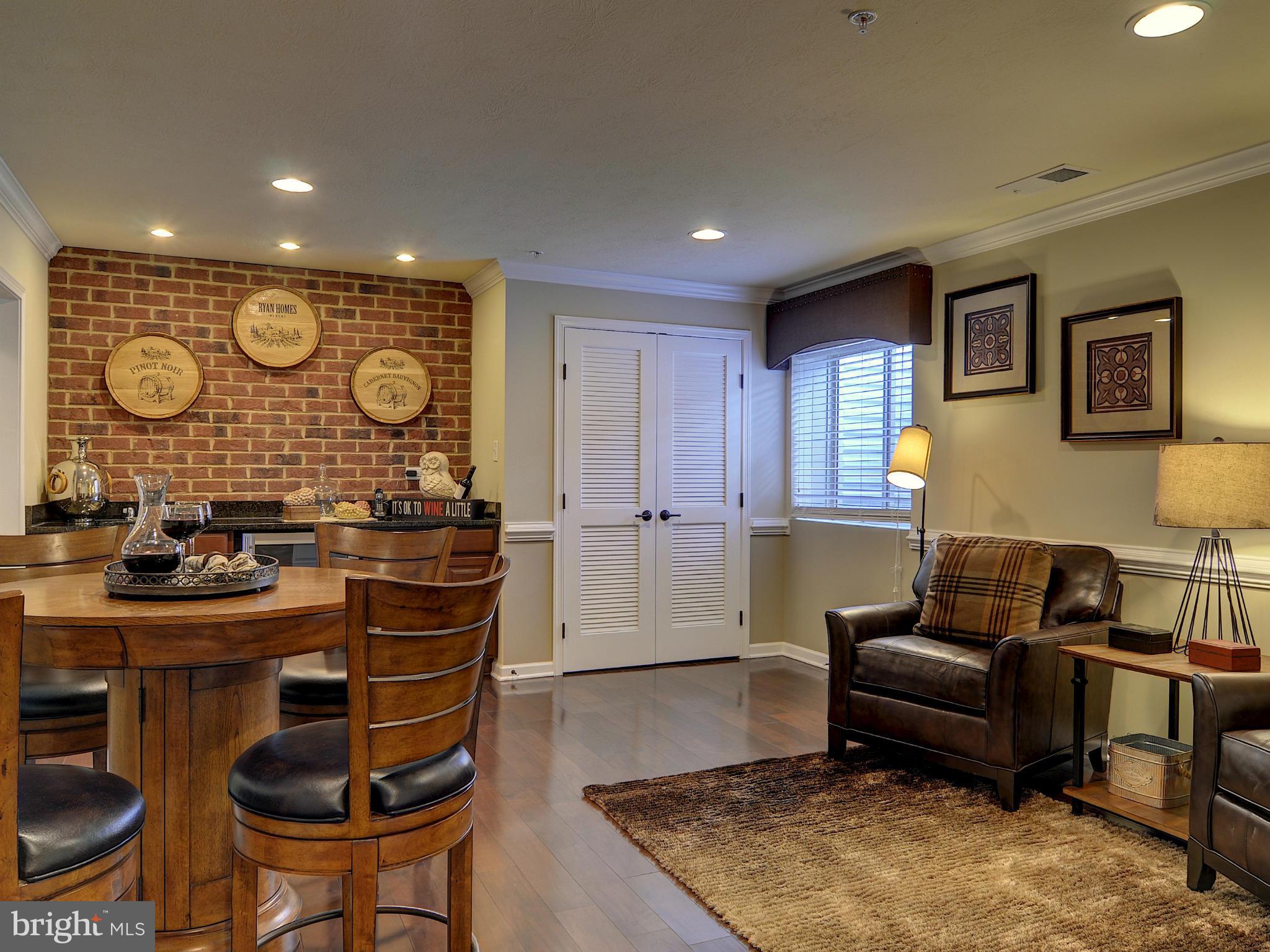 WESTCHESTER SQUARE - Residential