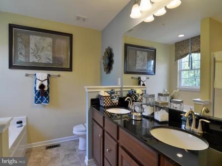 WESTCHESTER SQUARE - Residential