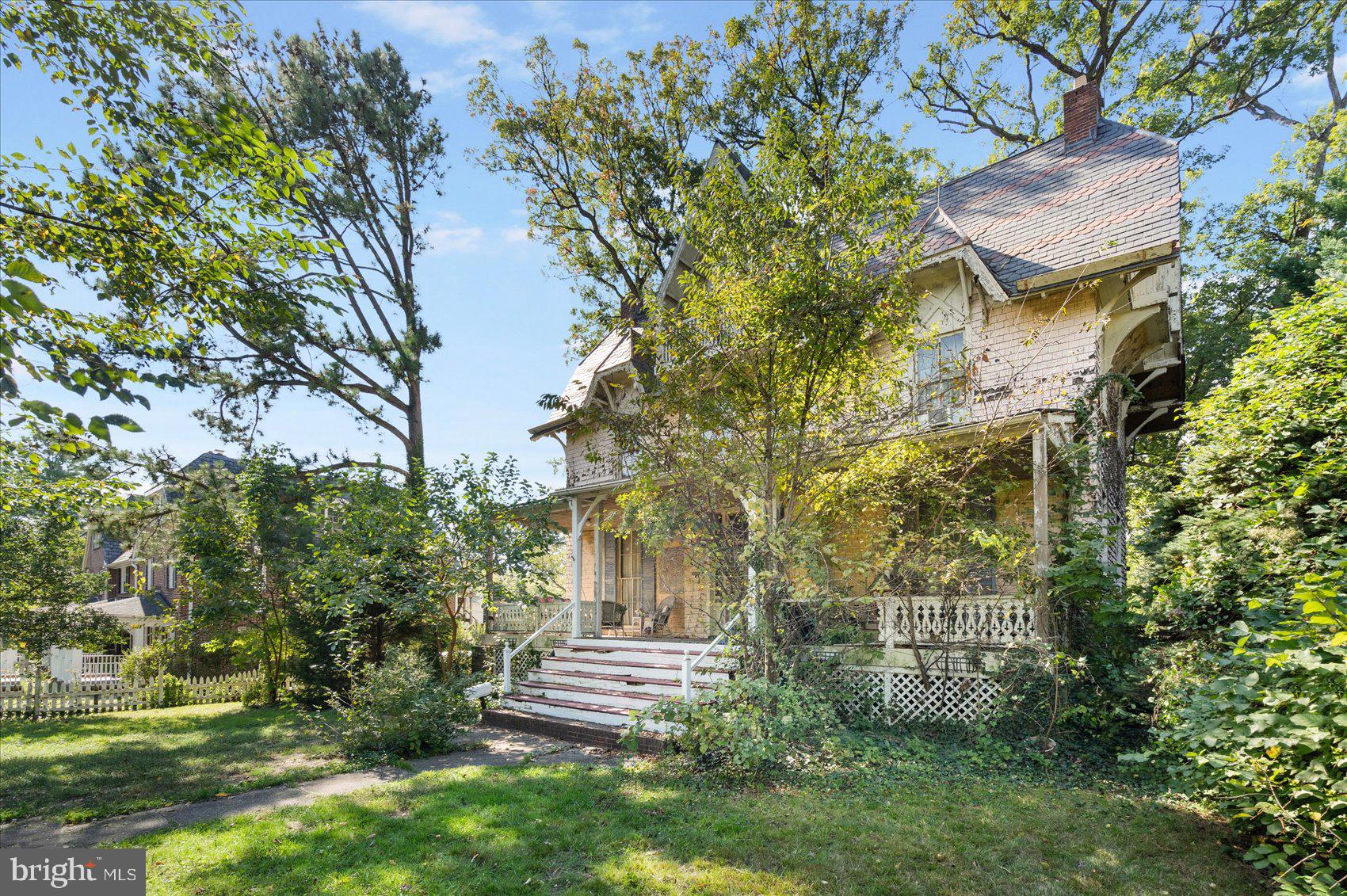 4122 ROLAND AVENUE
