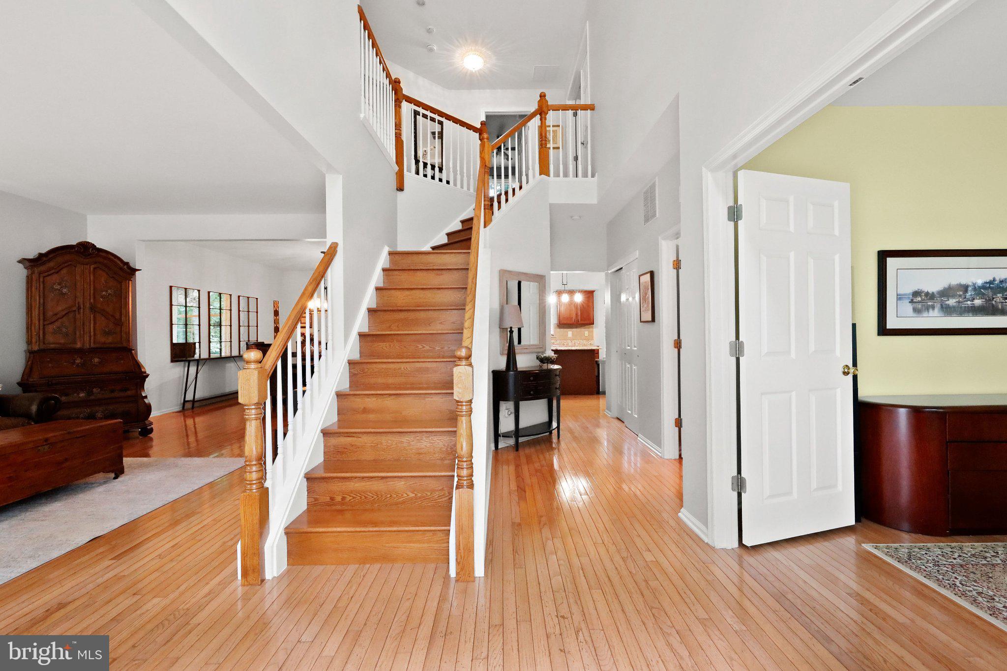 6 ARMITAGE COURT