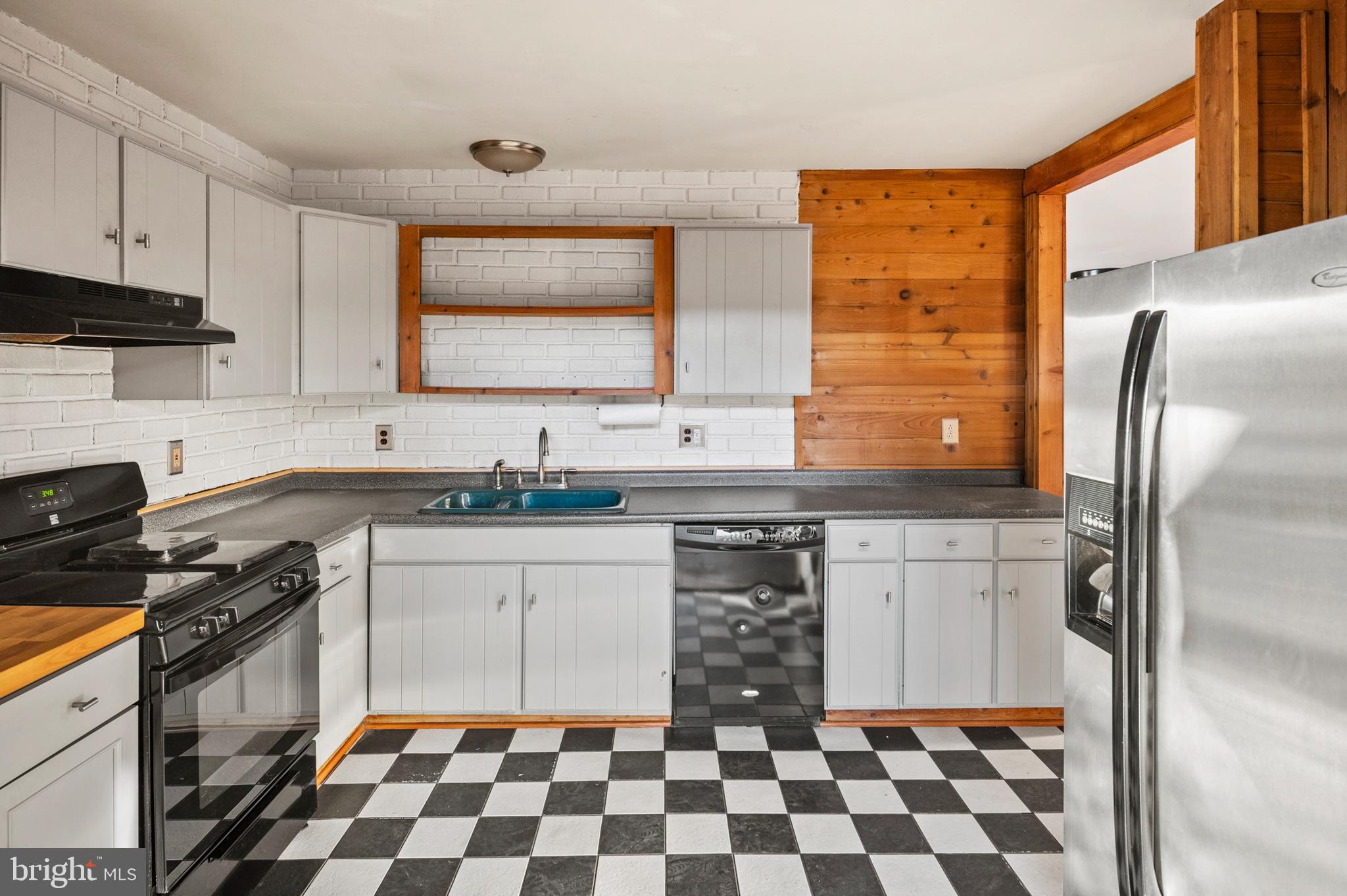 MOUNT AUGUSTINE - Residential