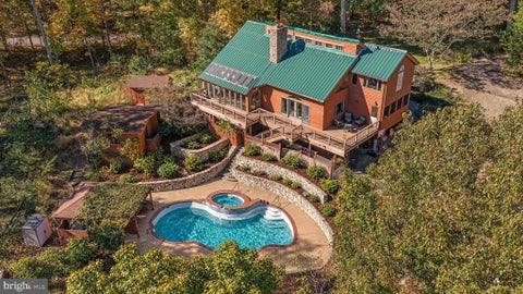 Photo of 7870 Woodridge Drive, GAINESVILLE, VA 20155 (MLS # VAPW2132836)