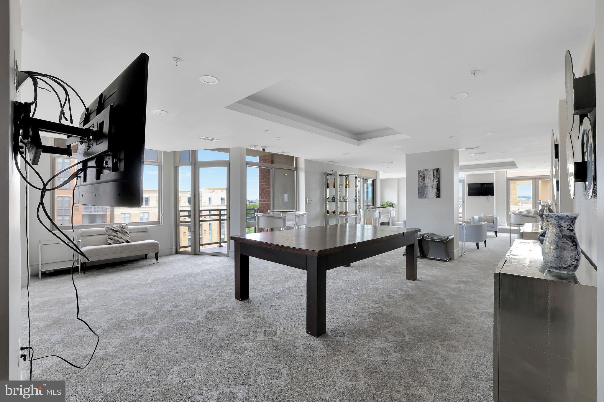 CRYSTAL CITY - Residential