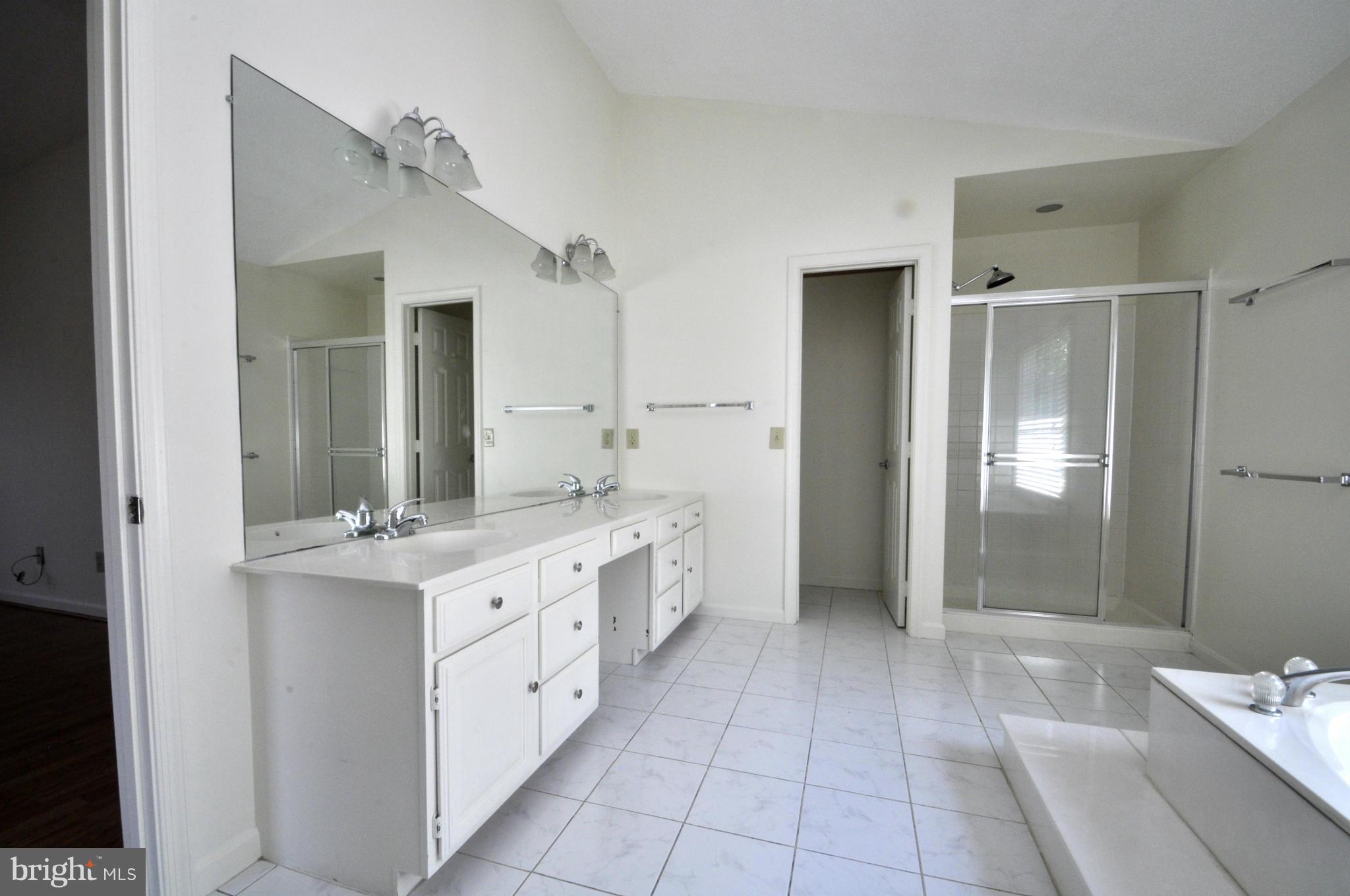 ENGLAND RUN - Residential Lease