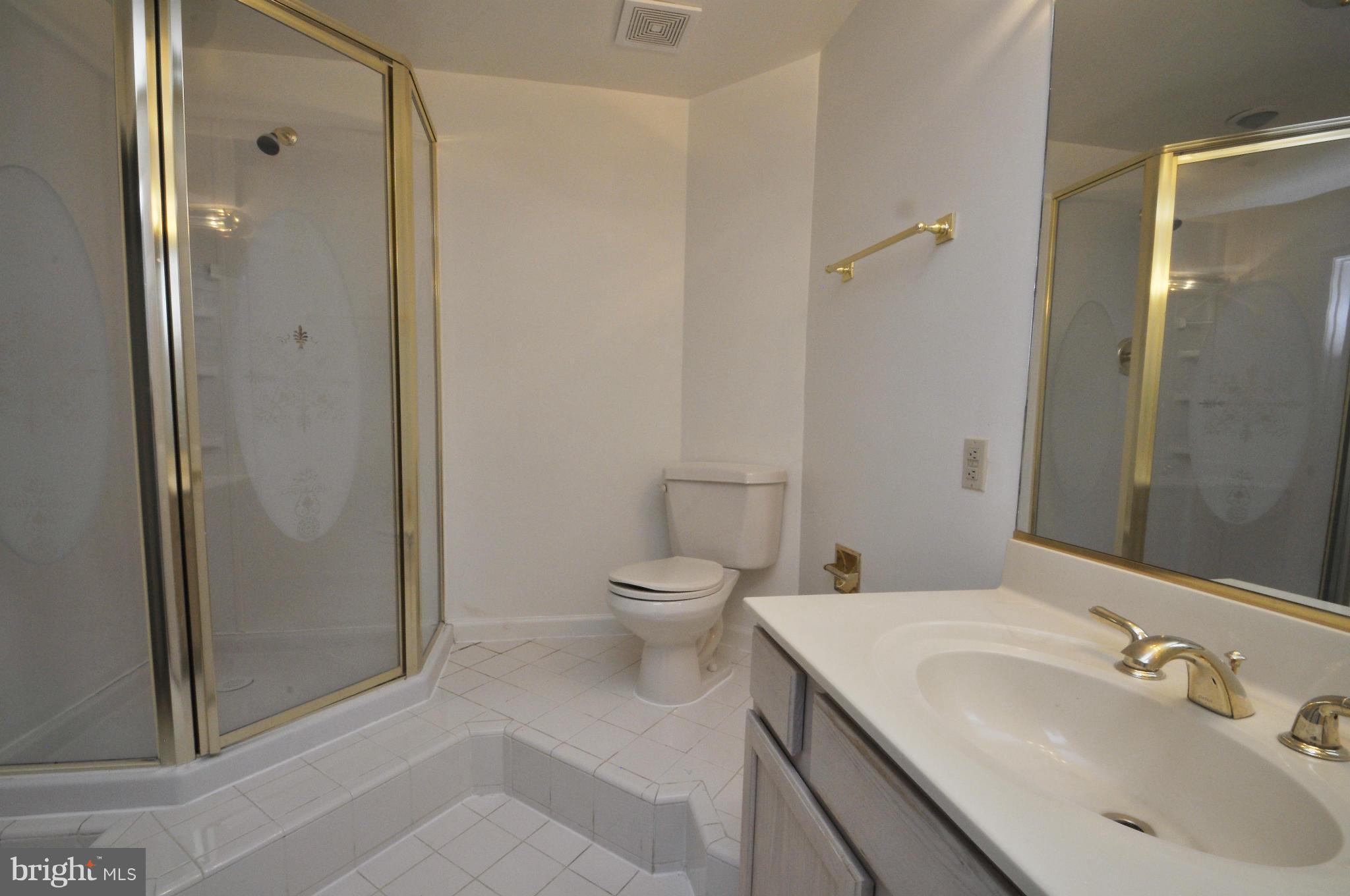 ENGLAND RUN - Residential Lease