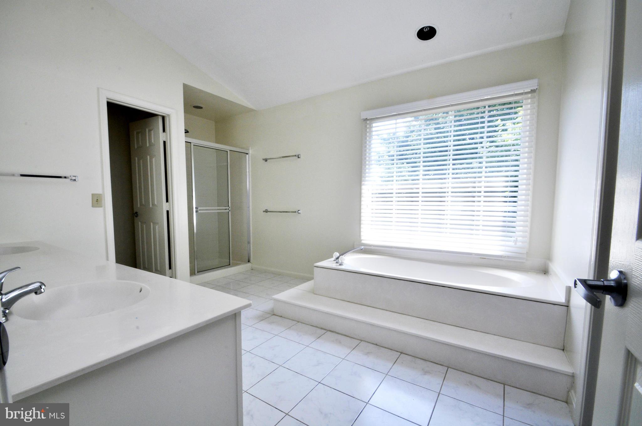 ENGLAND RUN - Residential Lease