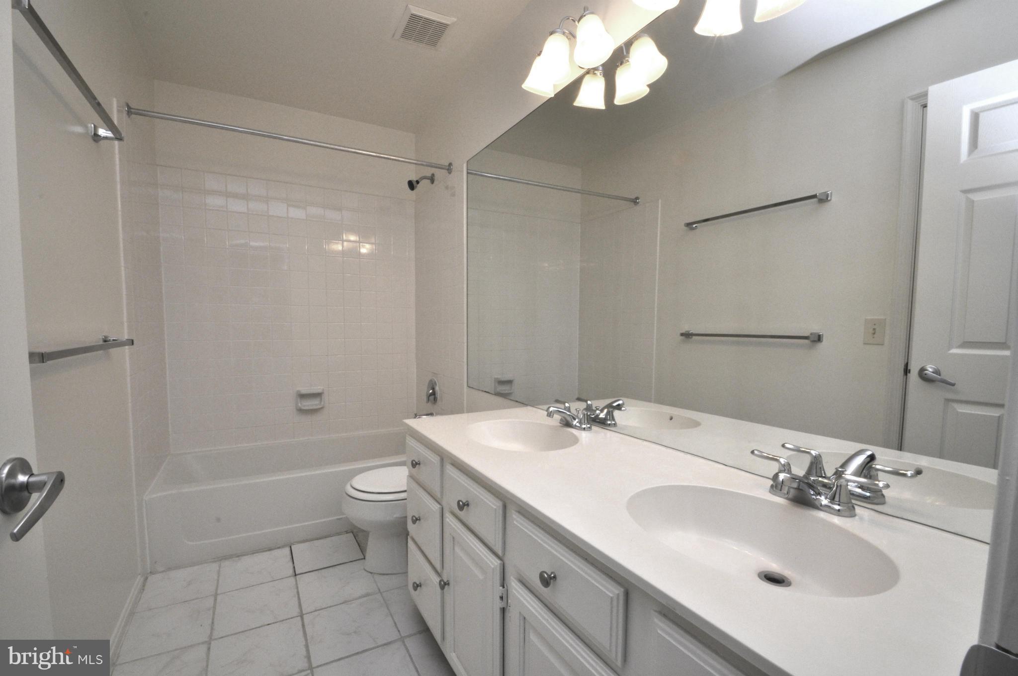 ENGLAND RUN - Residential Lease