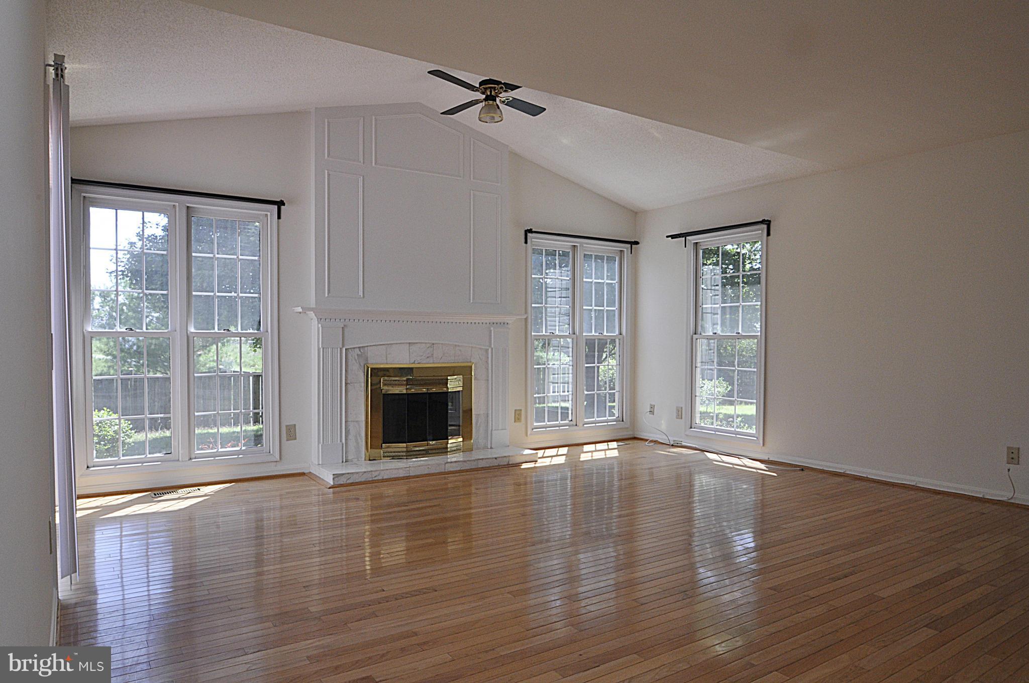 ENGLAND RUN - Residential Lease