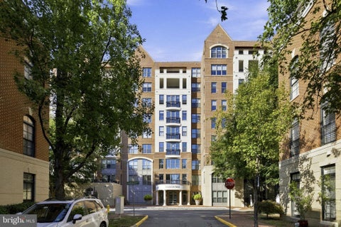 Photo of 485 Harbor Side Street #607, WOODBRIDGE, VA 22191 (MLS # VAPW2128290)