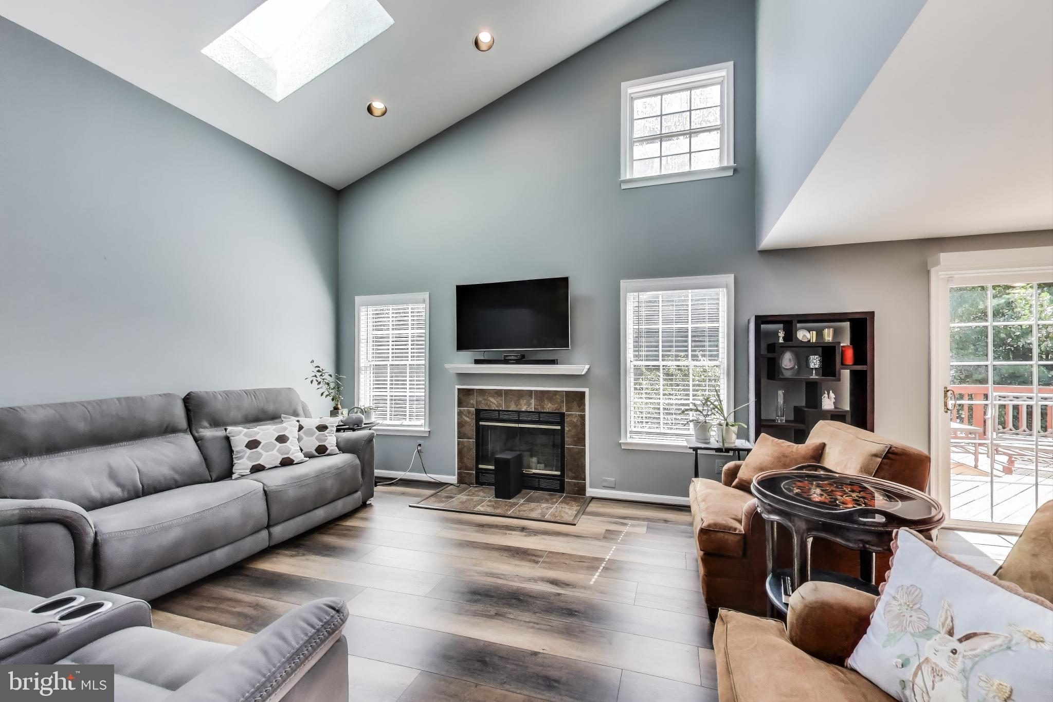 7472 CROSS GATE LANE