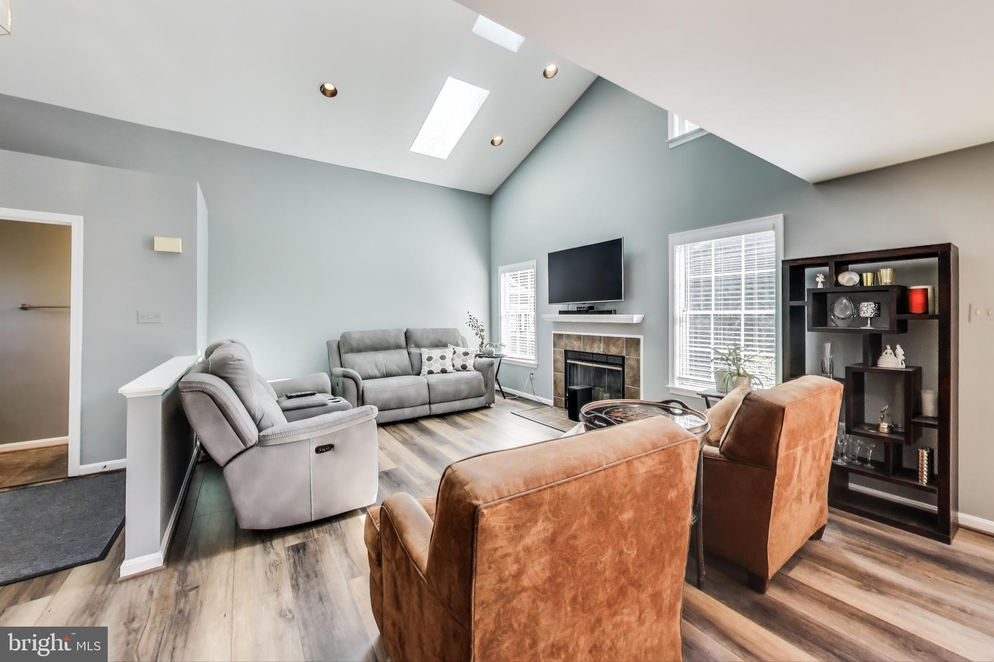 7472 CROSS GATE LANE