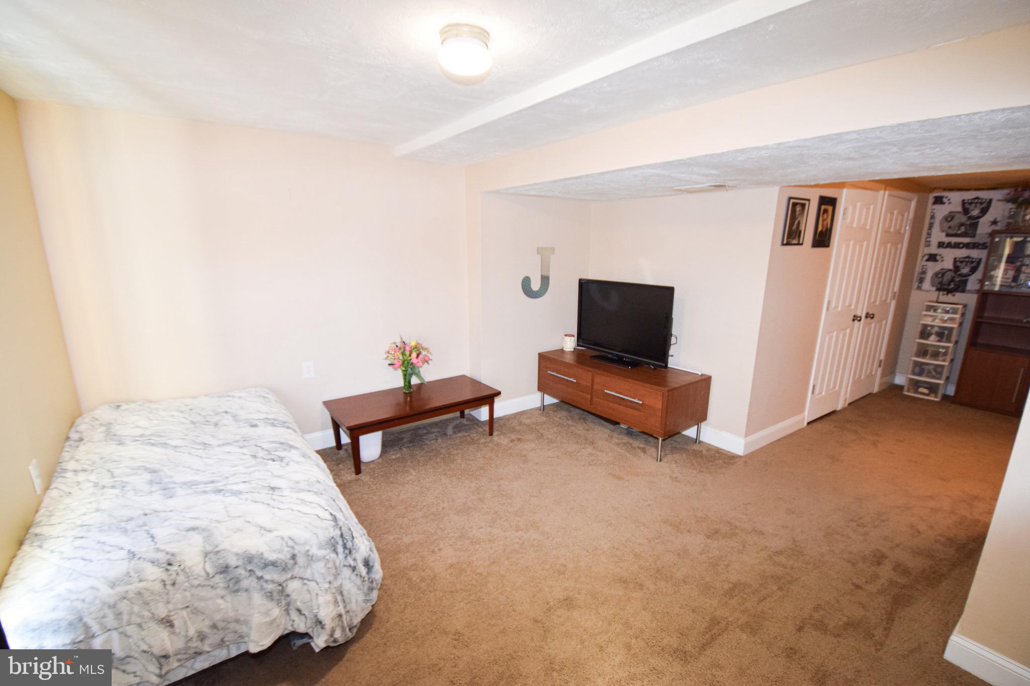 HARFORD SQUARE - Residential