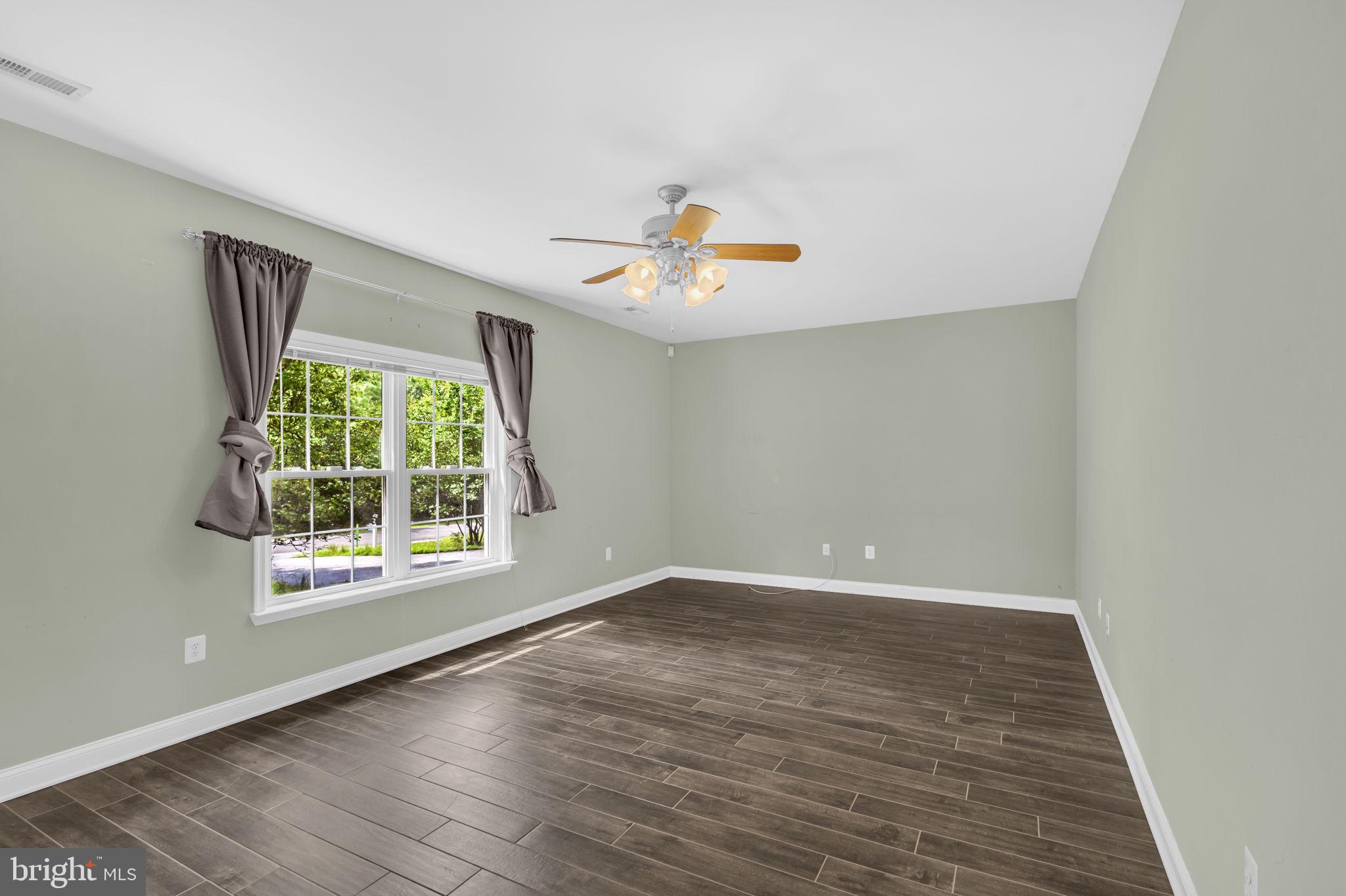 CASTLE CREEK - Residential Lease