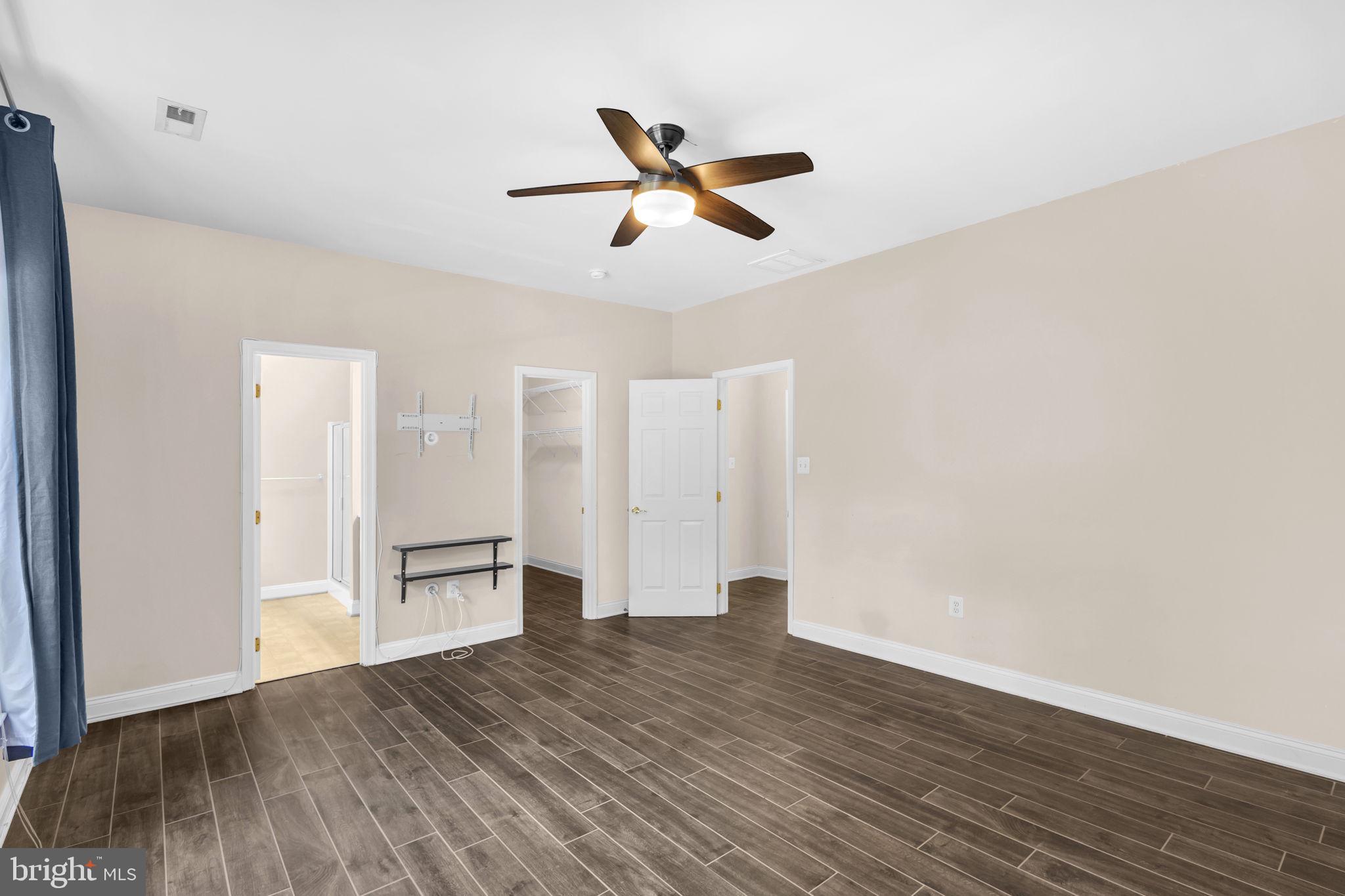 CASTLE CREEK - Residential Lease