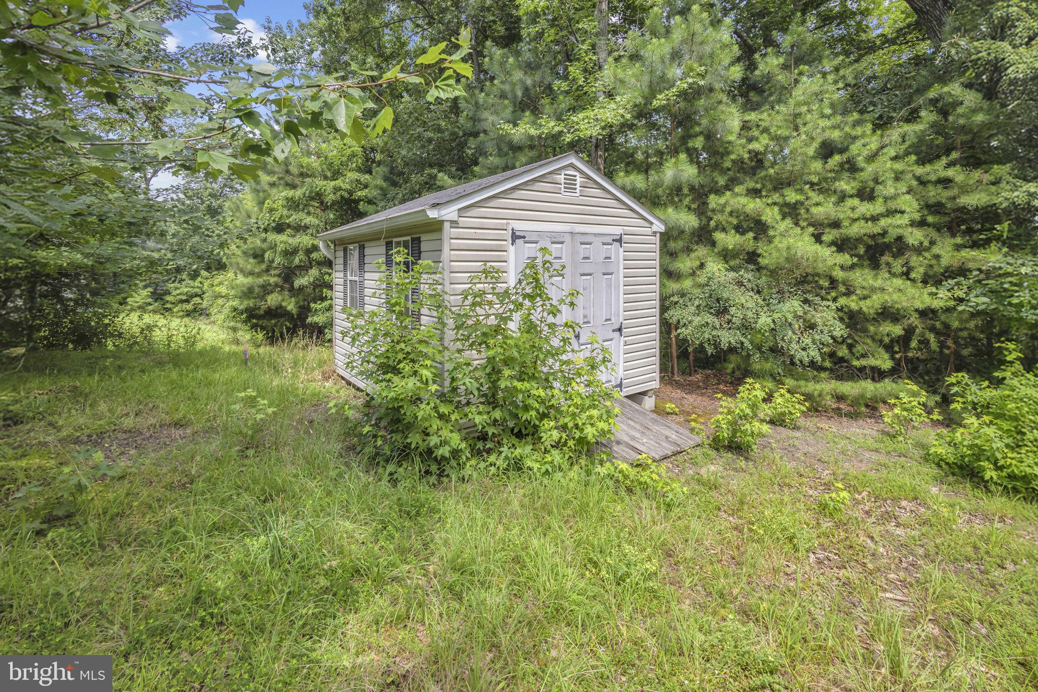 CASTLE CREEK - Residential Lease