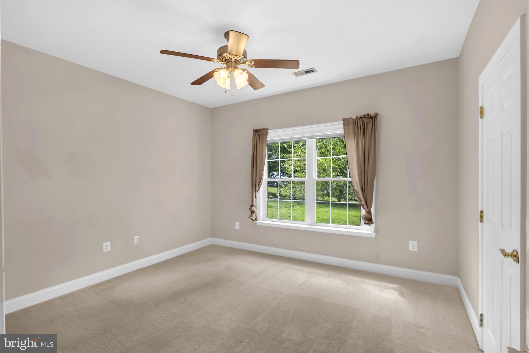 CASTLE CREEK - Residential Lease