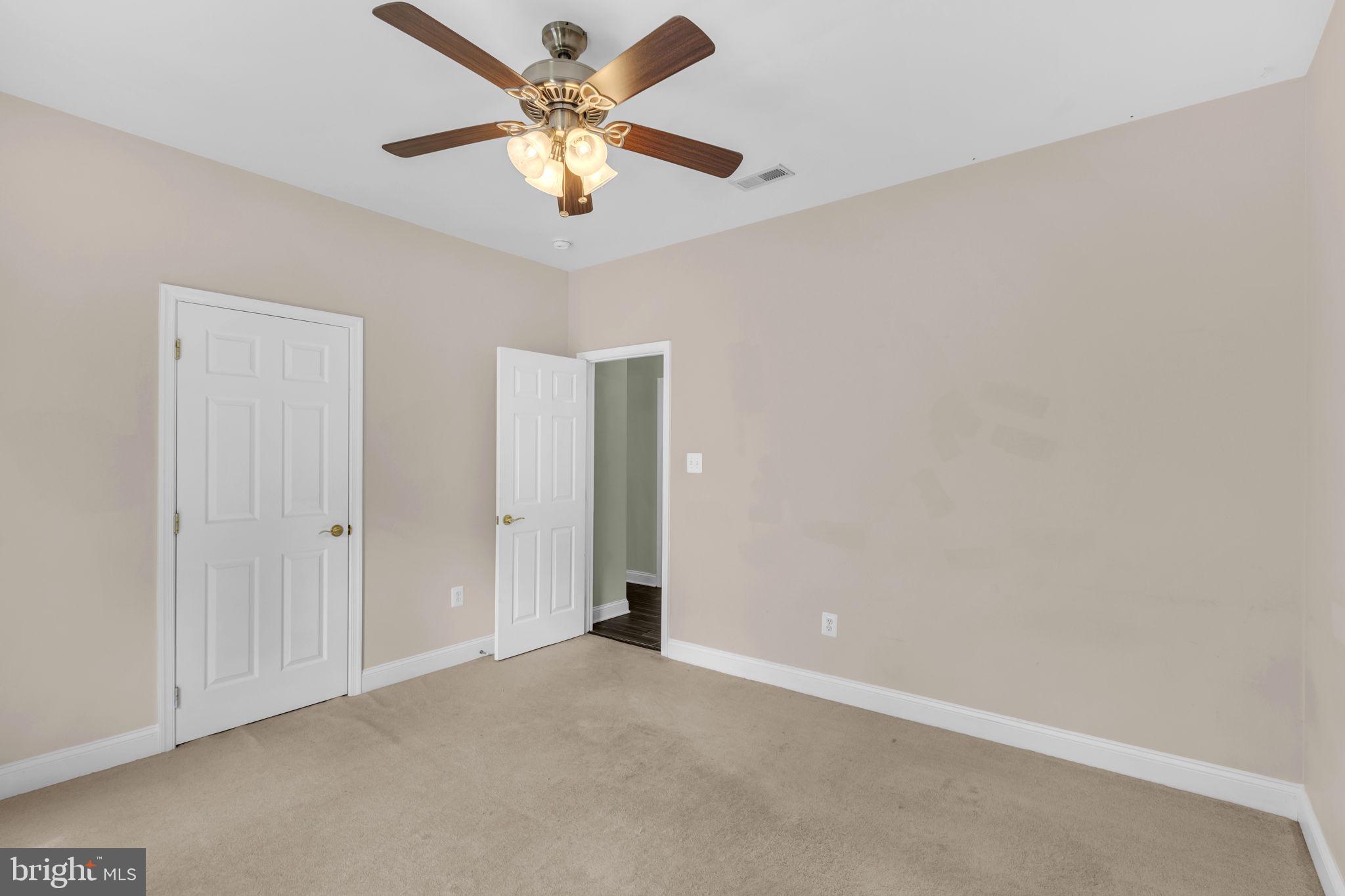 CASTLE CREEK - Residential Lease