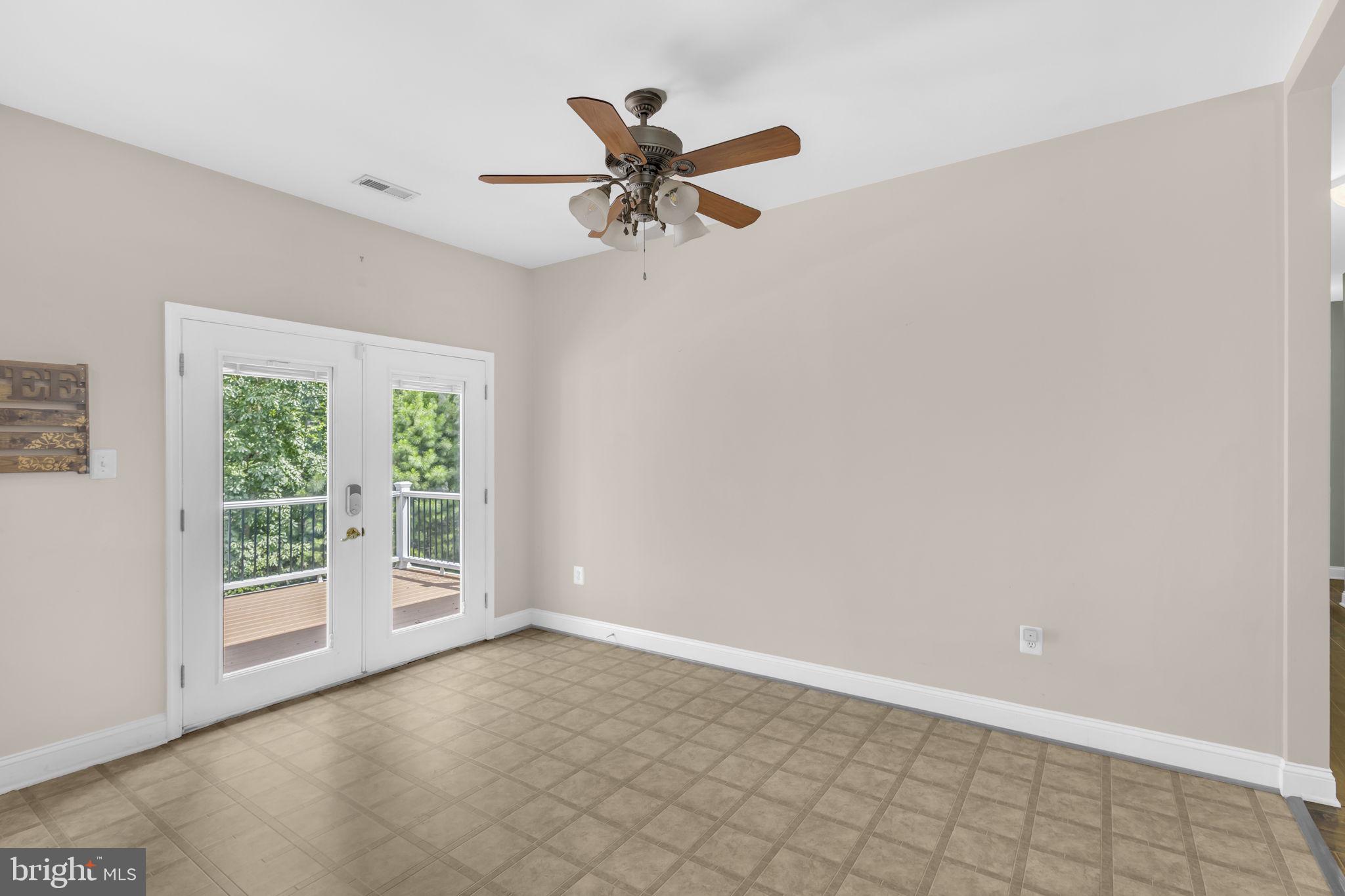 CASTLE CREEK - Residential Lease