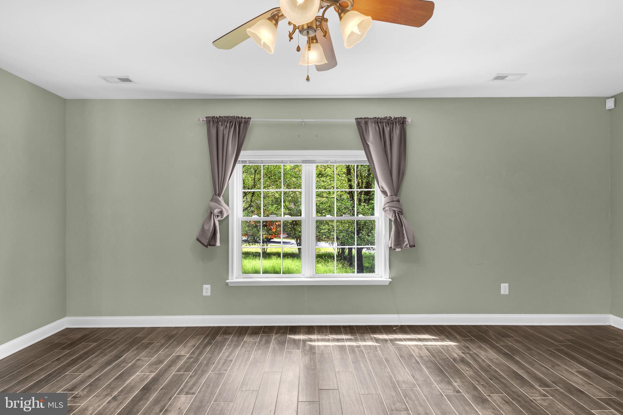 CASTLE CREEK - Residential Lease