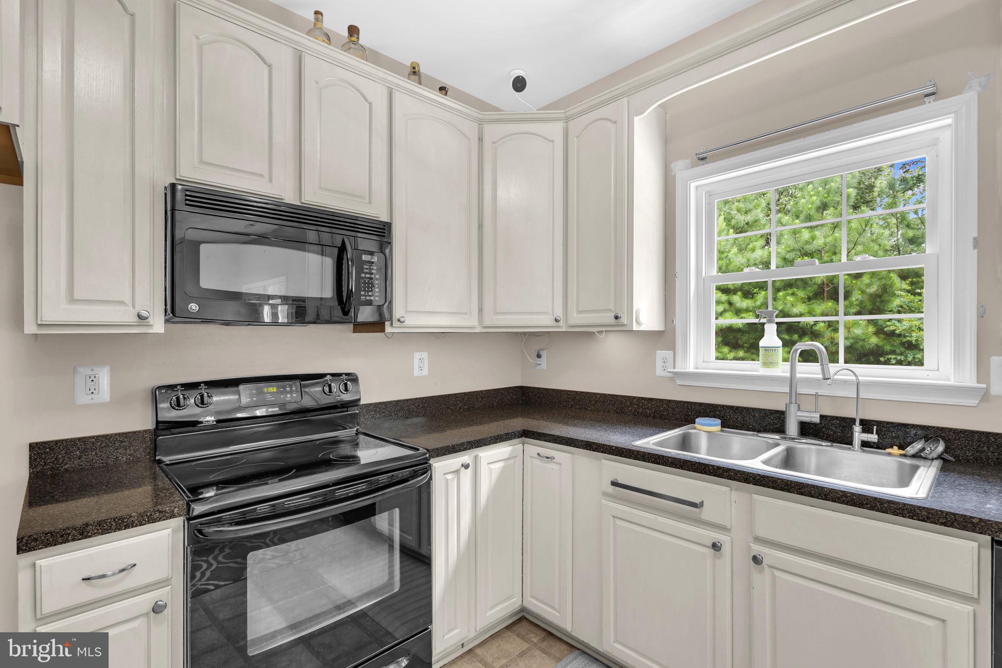 CASTLE CREEK - Residential Lease