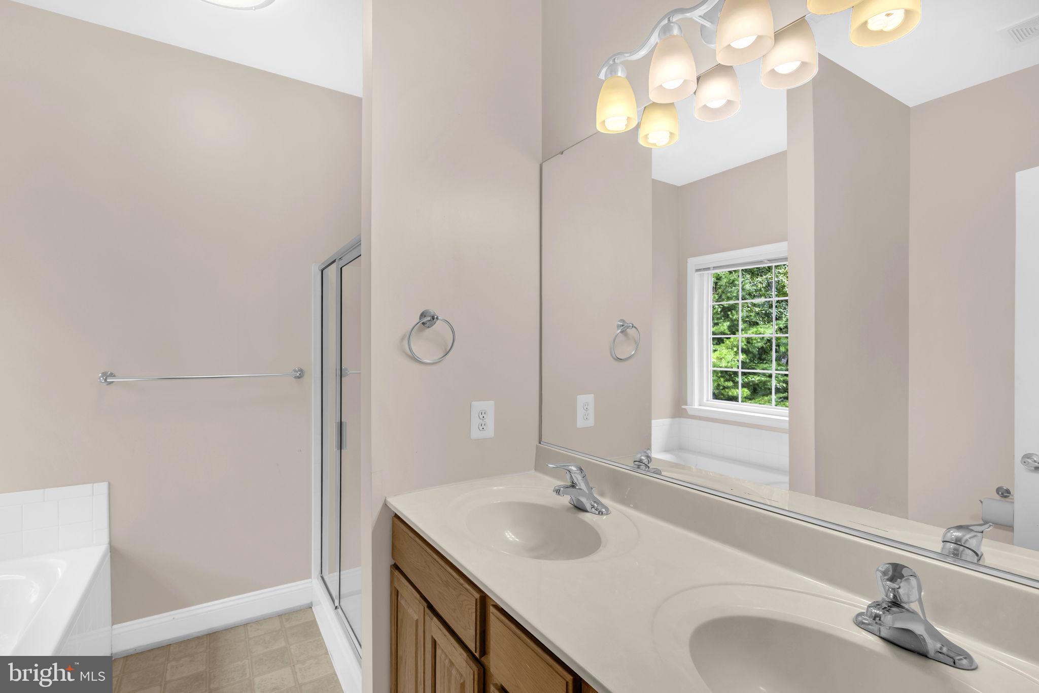 CASTLE CREEK - Residential Lease