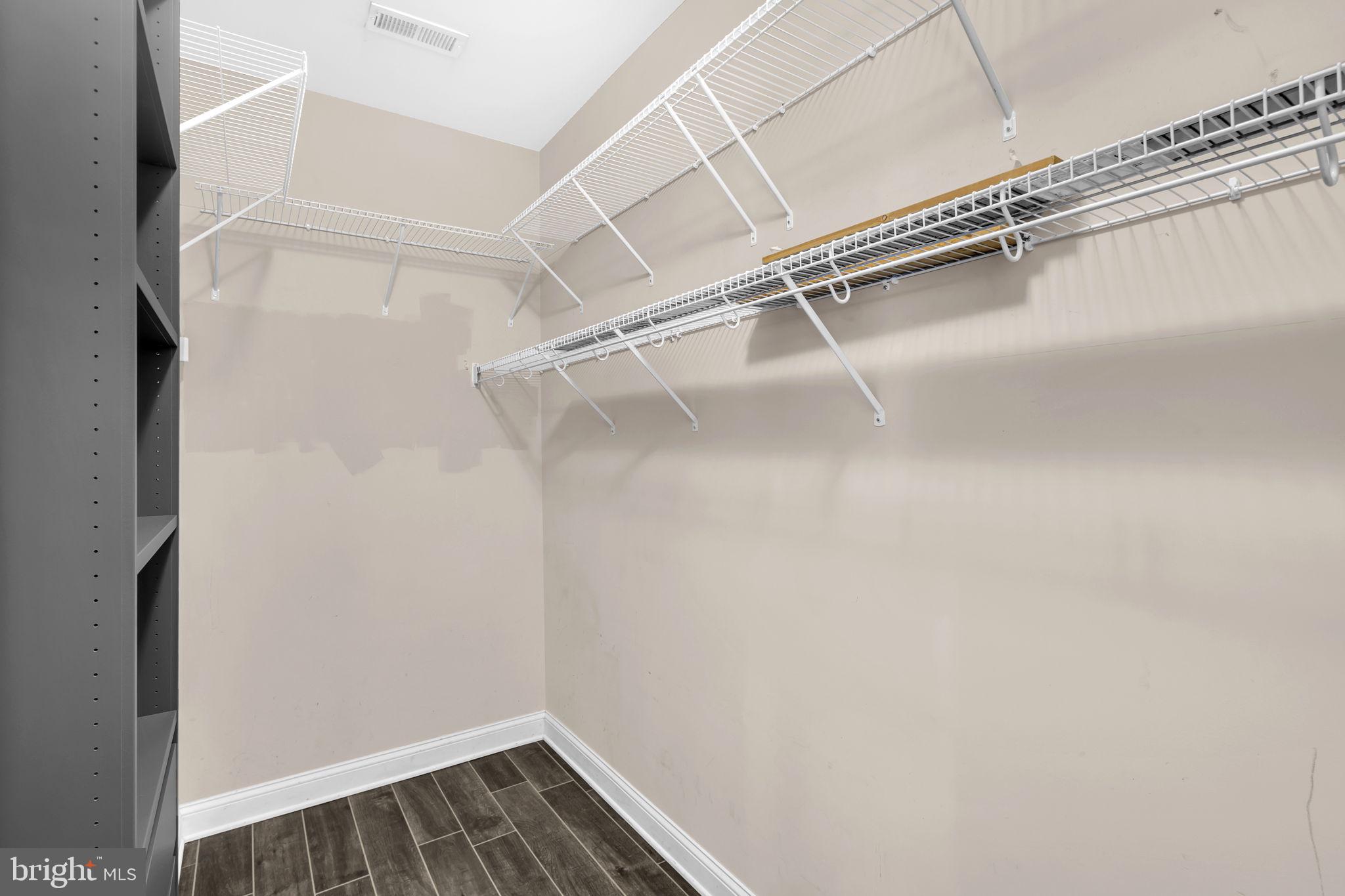 CASTLE CREEK - Residential Lease