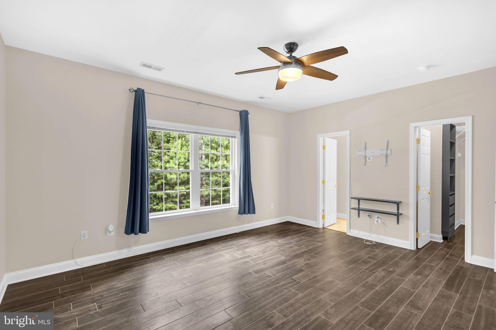 CASTLE CREEK - Residential Lease