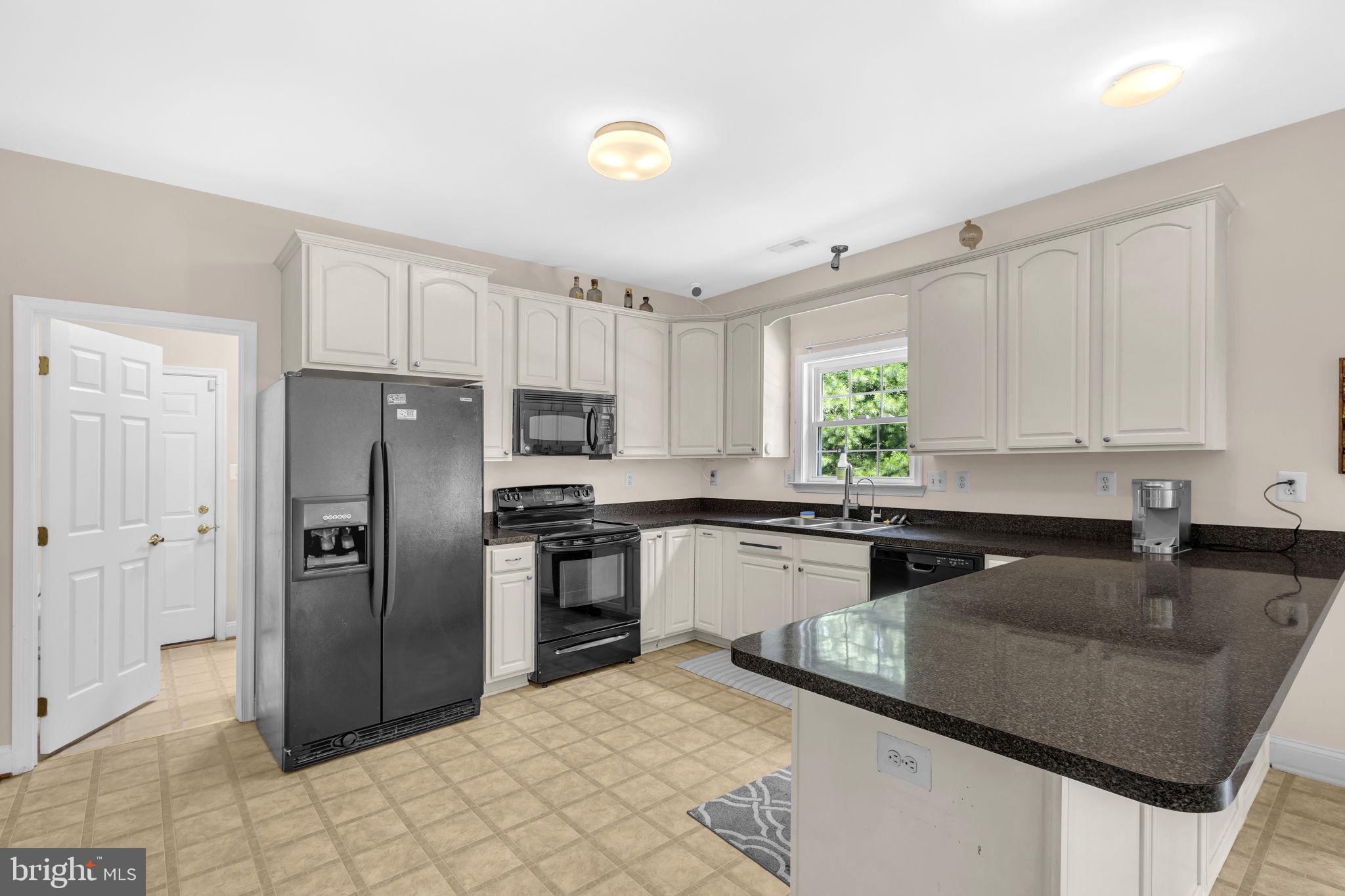 CASTLE CREEK - Residential Lease