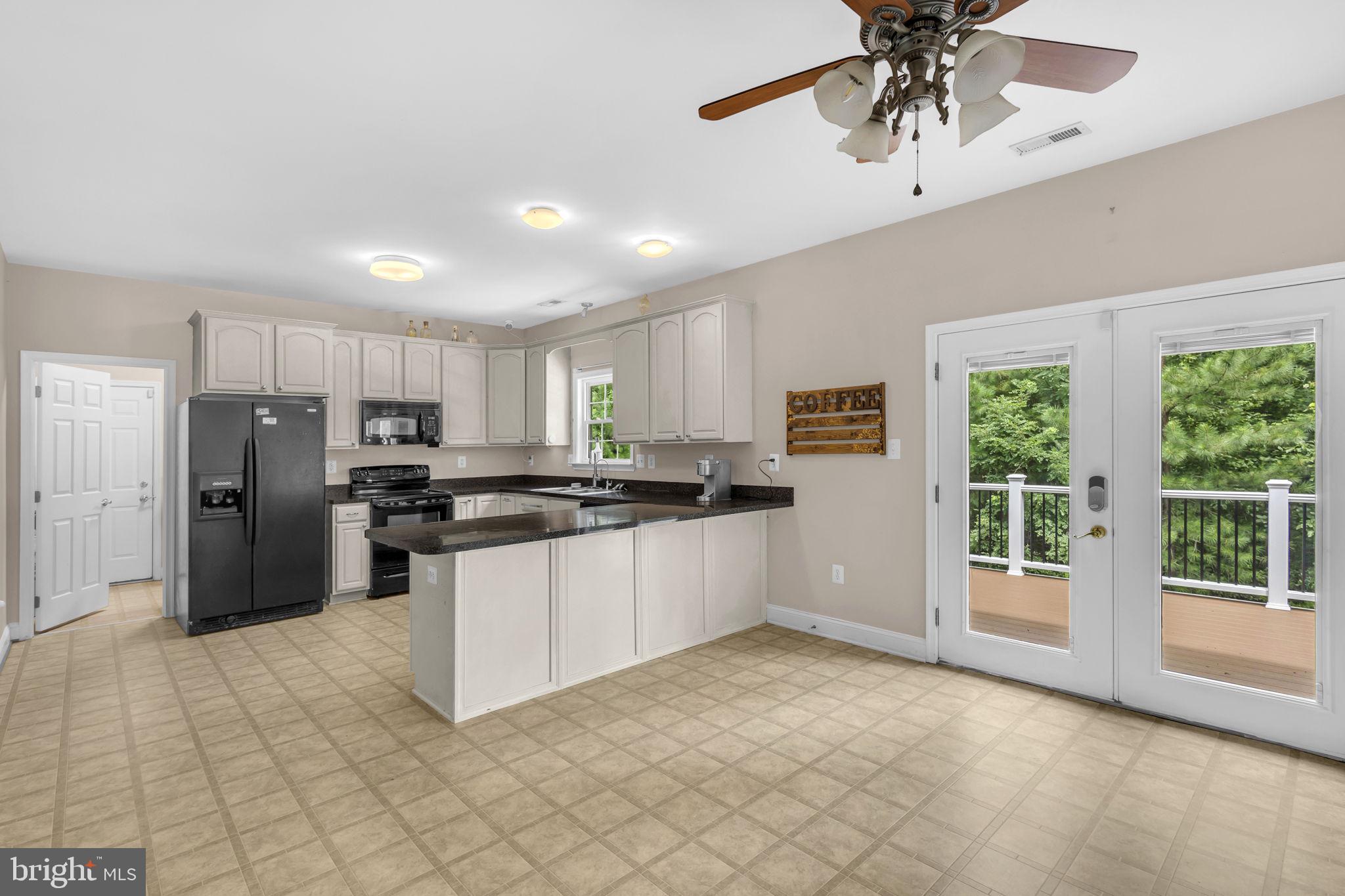 CASTLE CREEK - Residential Lease