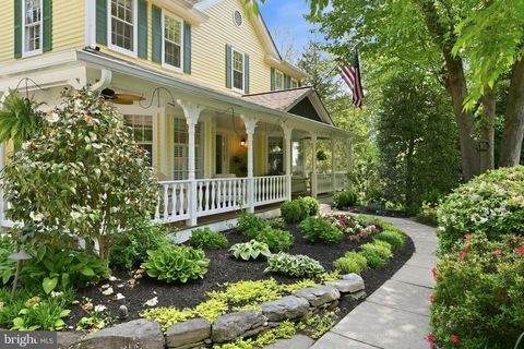 Photo of 10204 Yellow Pine Drive, VIENNA, VA 22182 (MLS # VAFX2305594)