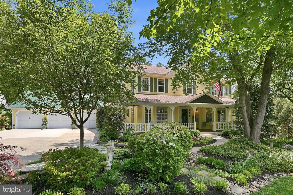 Photo of 10204 Yellow Pine Drive, VIENNA, VA 22182 (MLS # VAFX2305594)