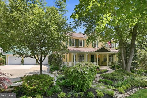 Photo of 10204 Yellow Pine Drive, VIENNA, VA 22182 (MLS # VAFX2305594)