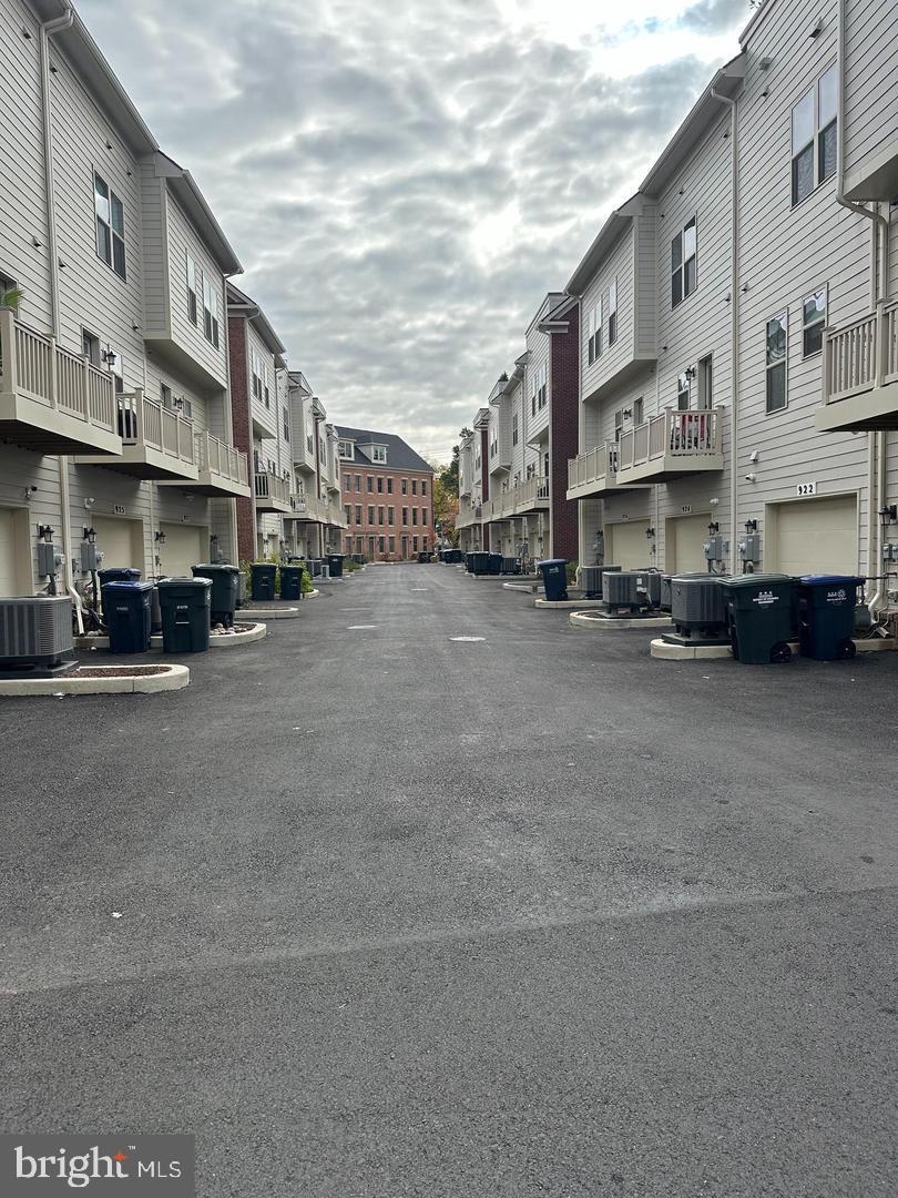 946 HEIGHTS ALLEY SE