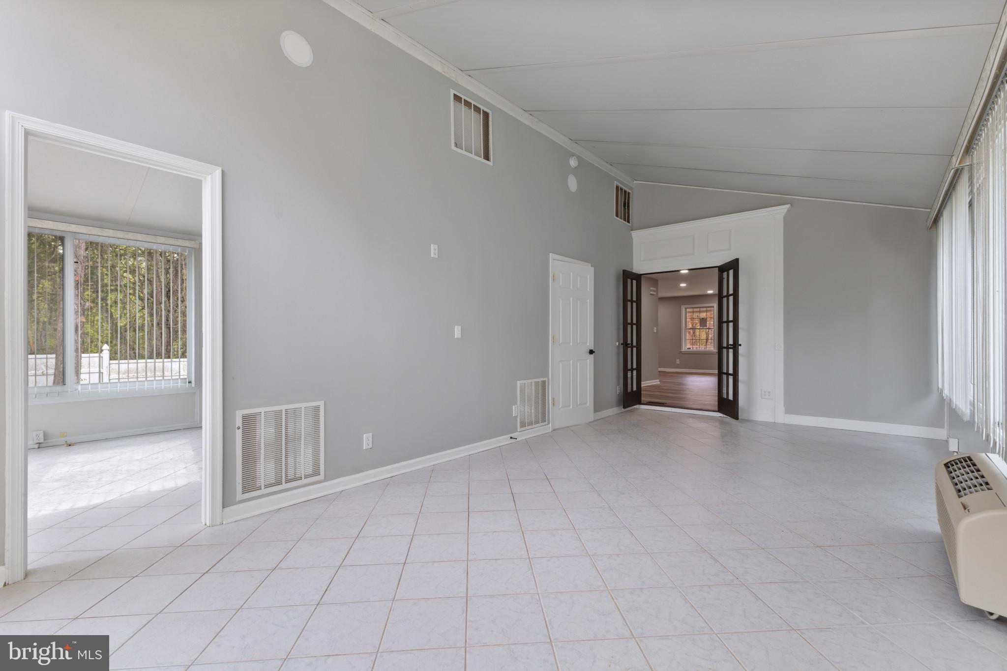 EDGE HILL - Residential