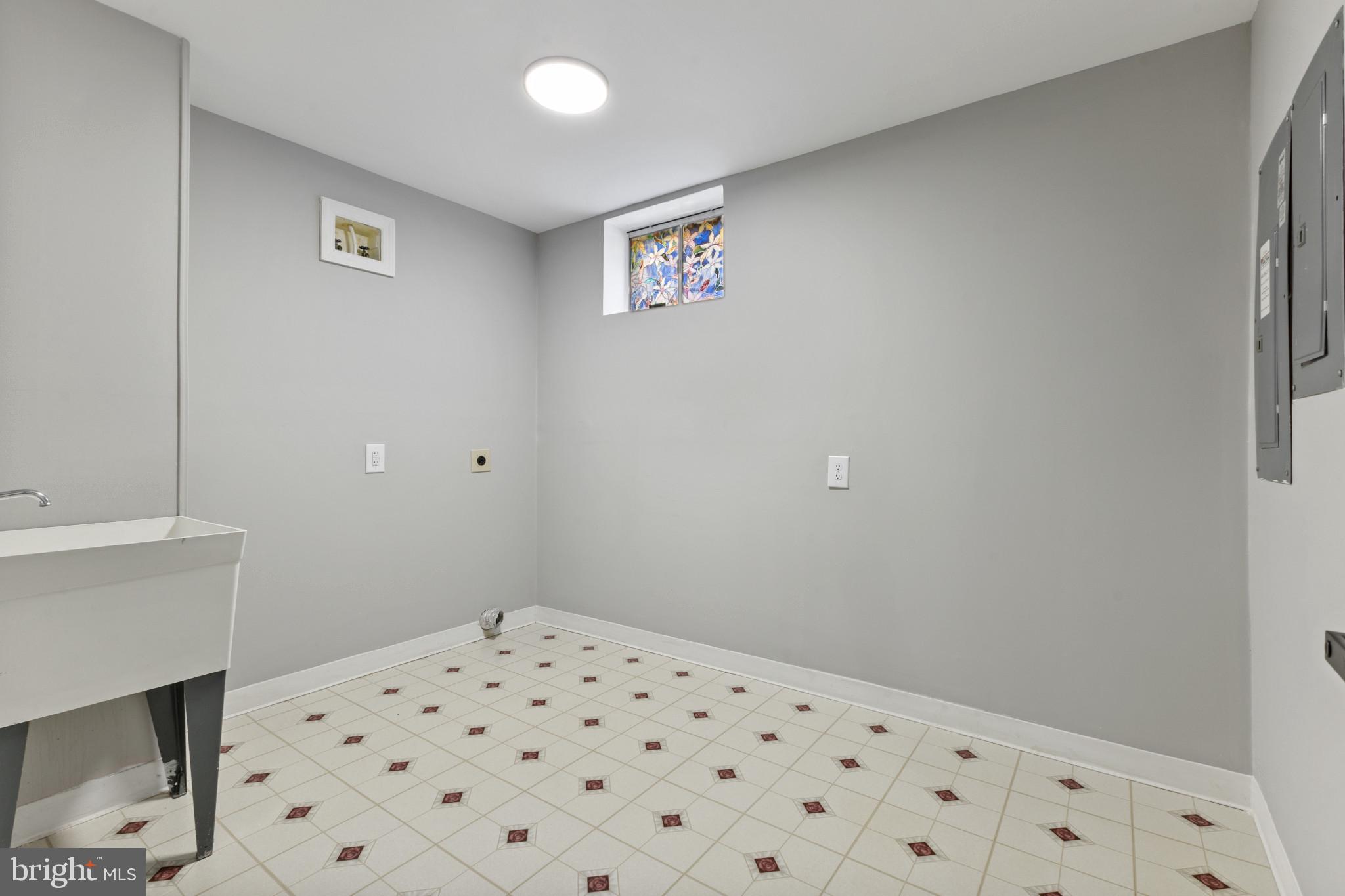 EDGE HILL - Residential