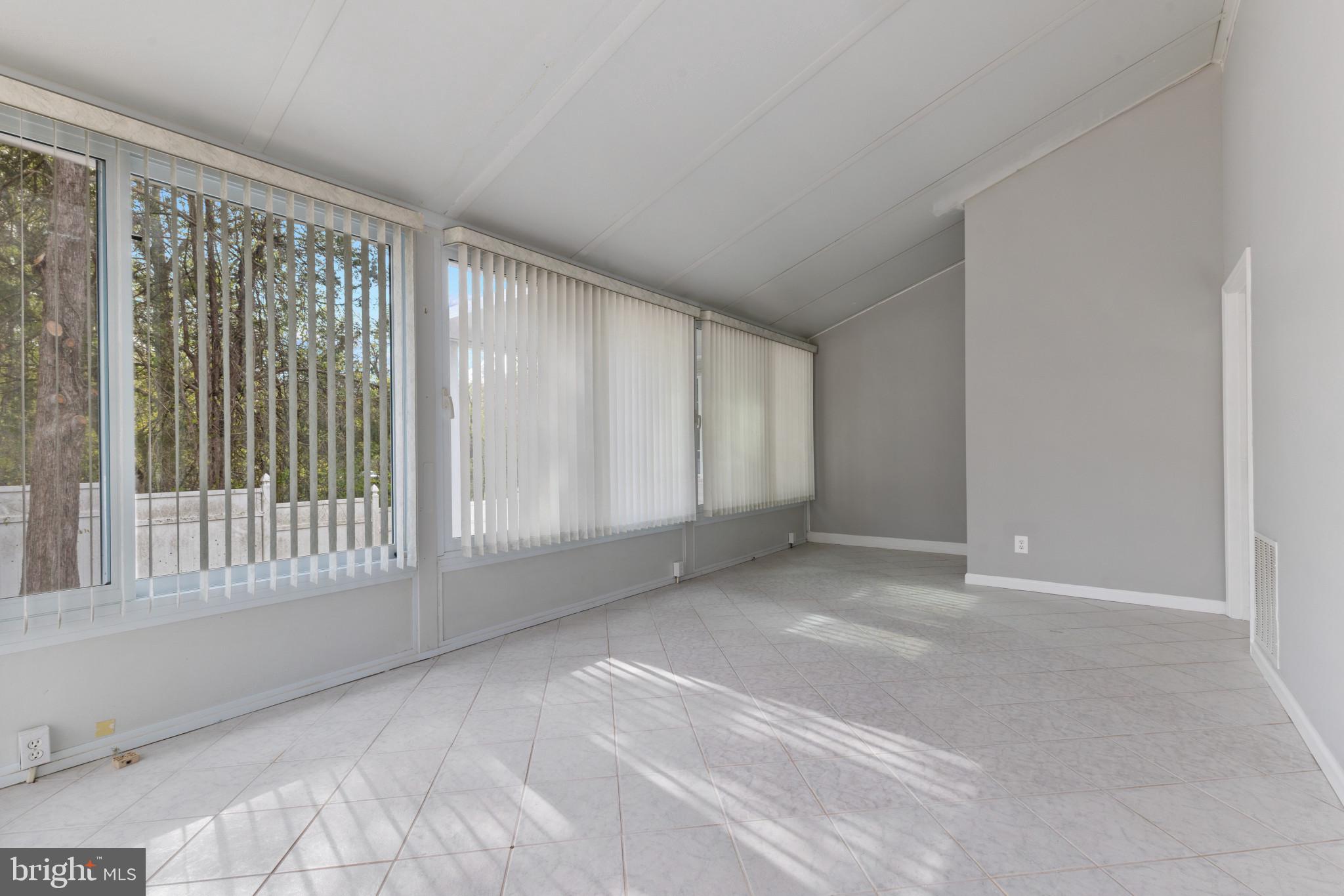 EDGE HILL - Residential