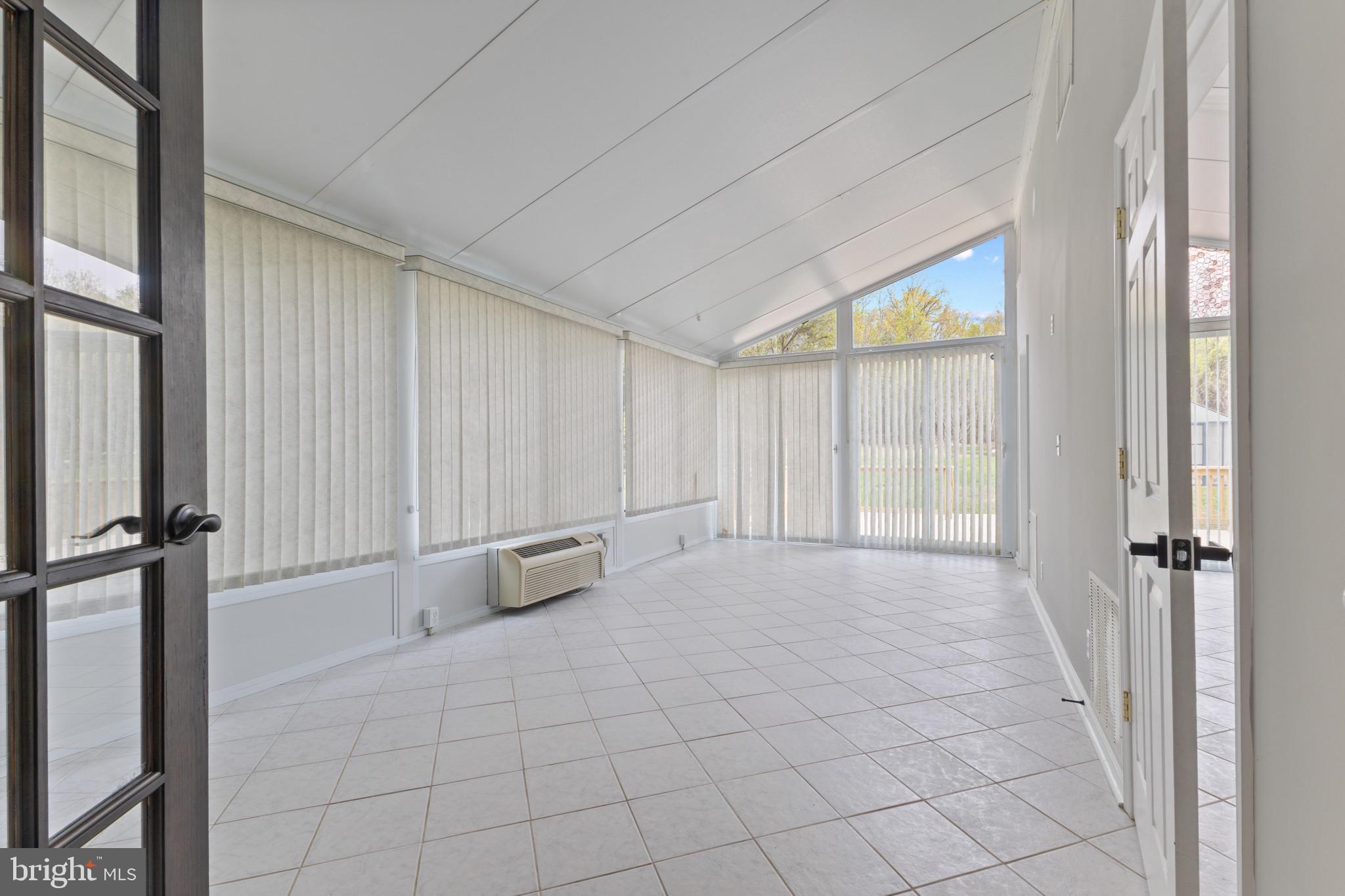 EDGE HILL - Residential