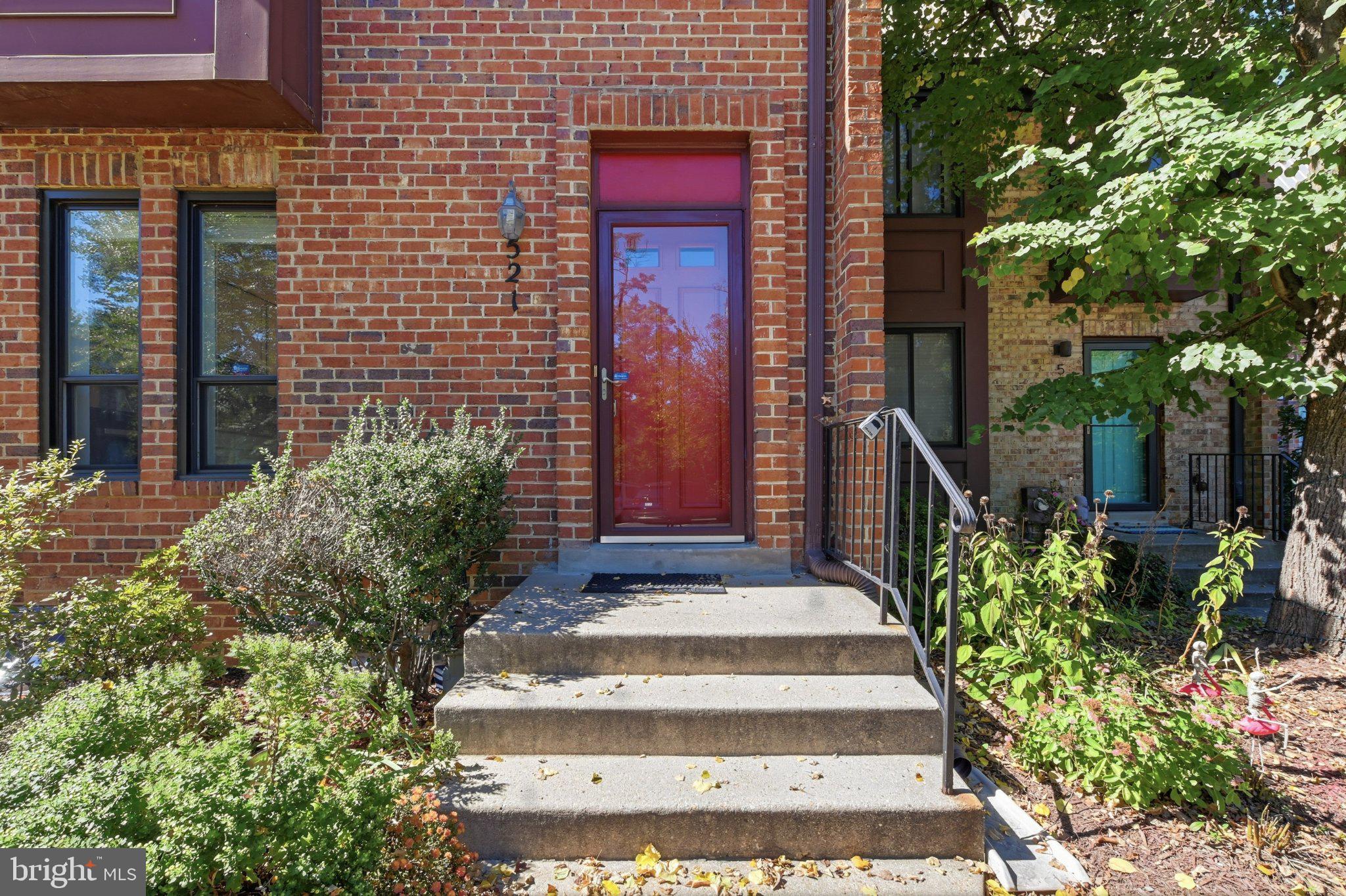 521 BRUMMEL COURT NW 521