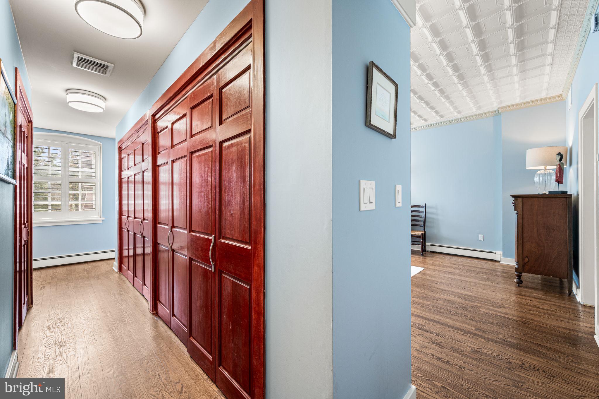 CHESTNUT HILL - Residential