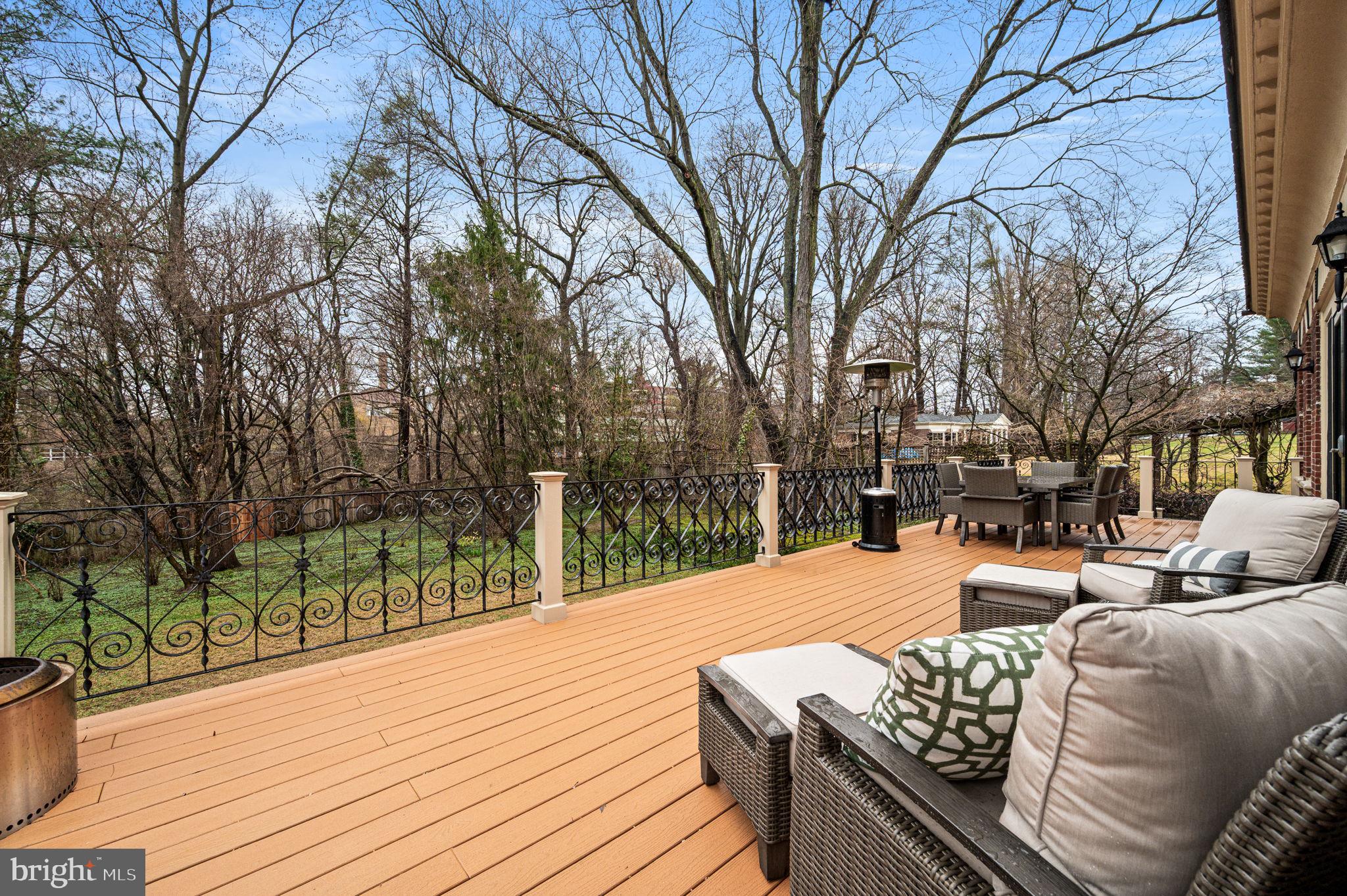 CHESTNUT HILL - Residential