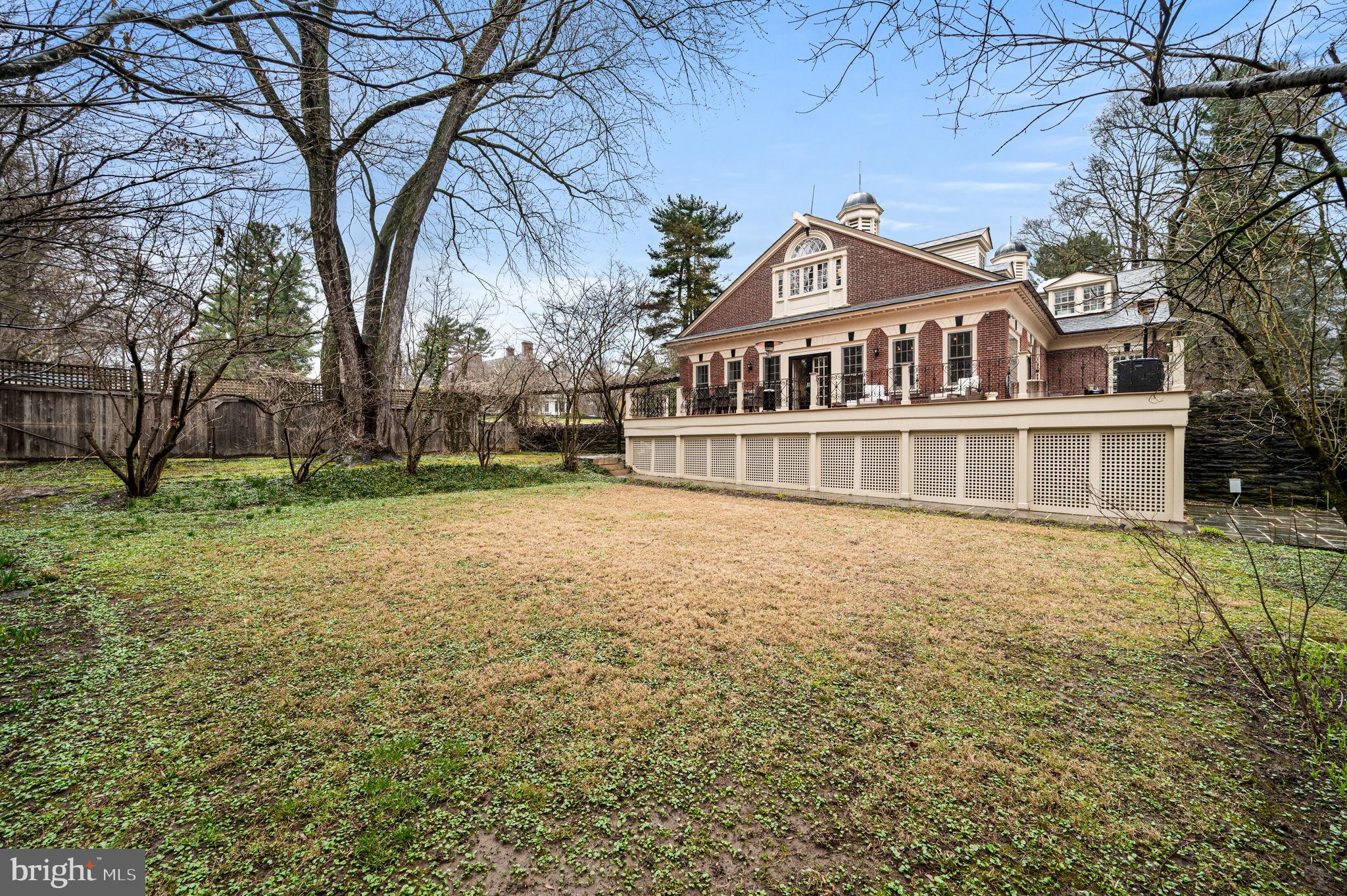 CHESTNUT HILL - Residential