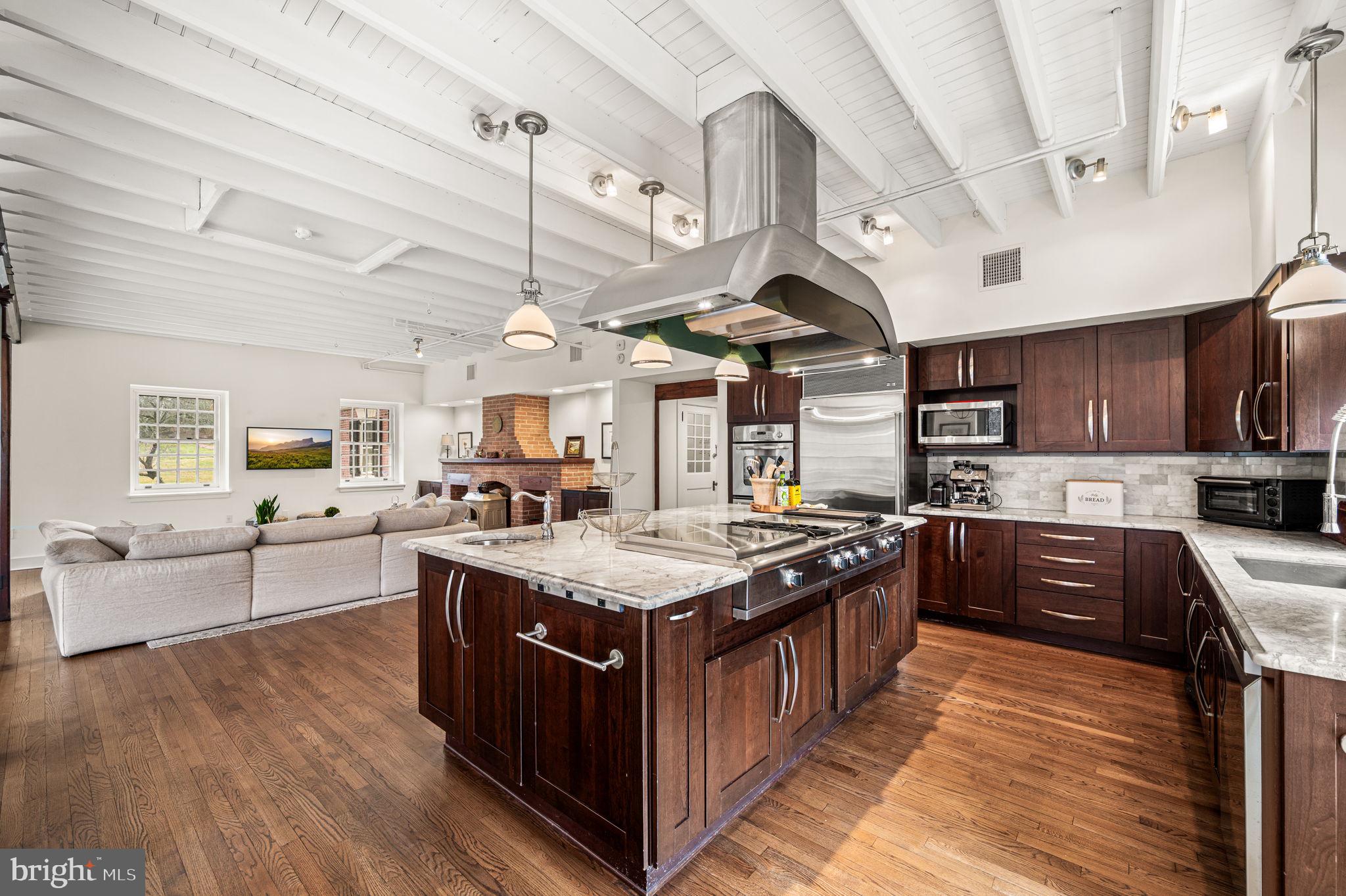 CHESTNUT HILL - Residential