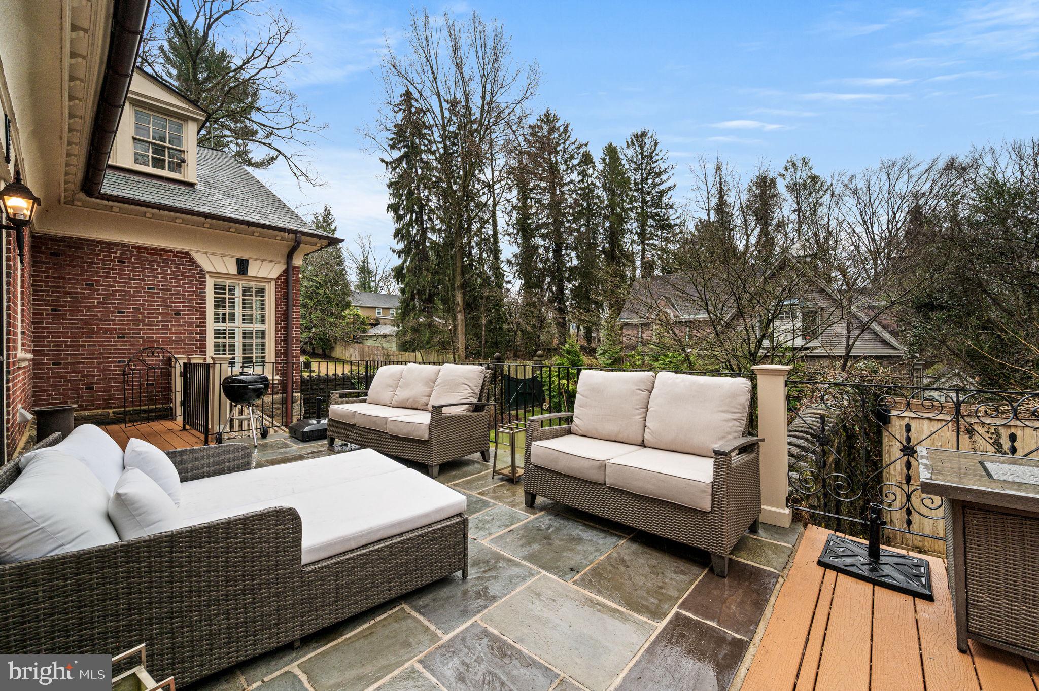 CHESTNUT HILL - Residential