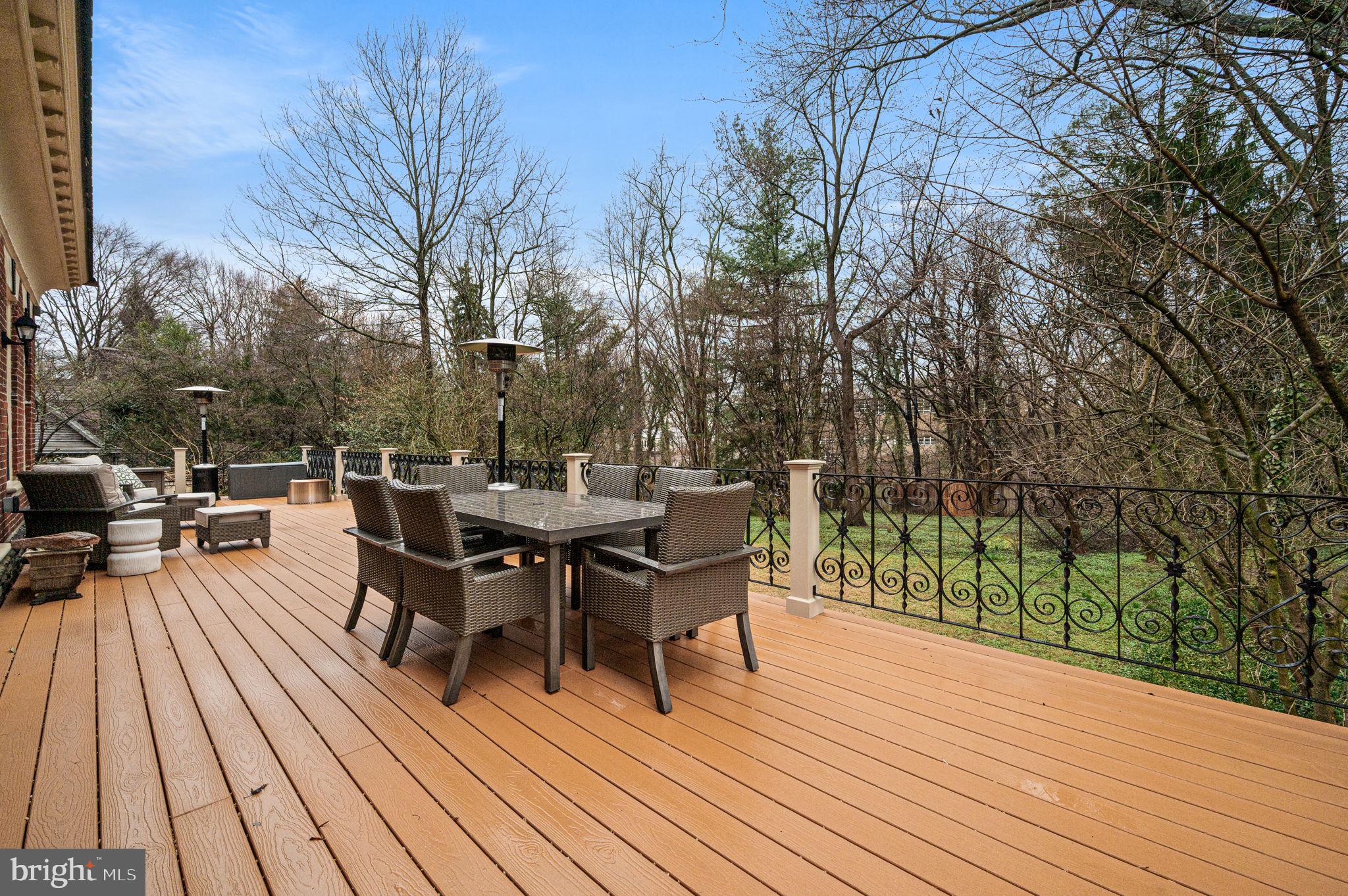 CHESTNUT HILL - Residential