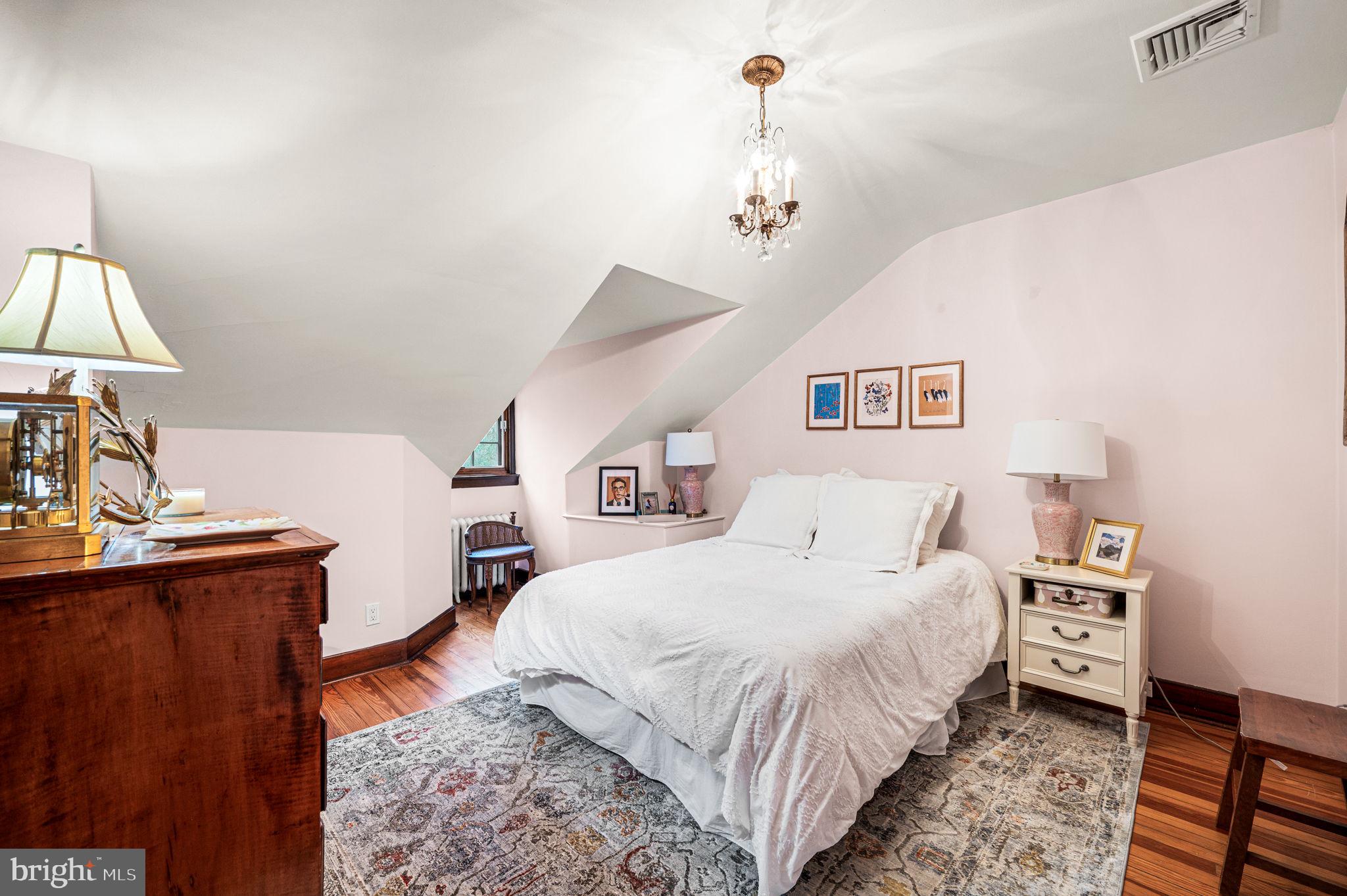 CHESTNUT HILL - Residential