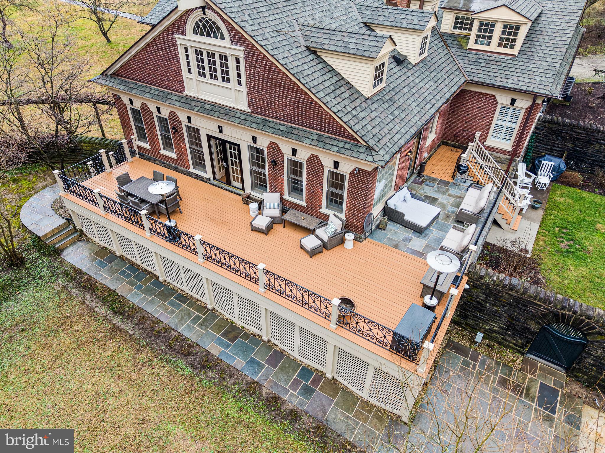 CHESTNUT HILL - Residential