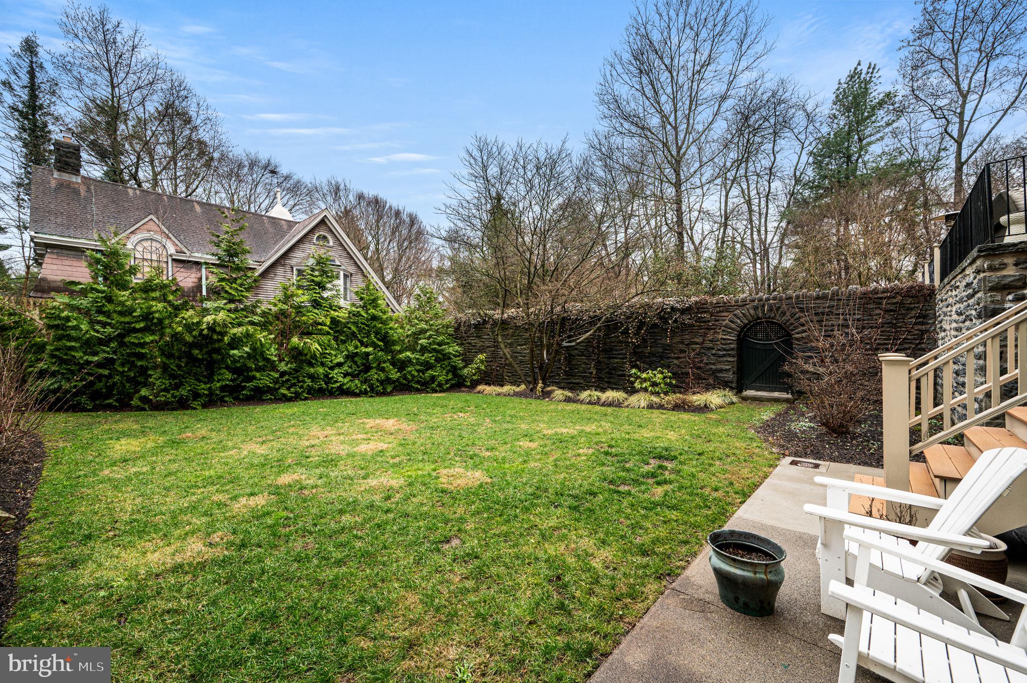 CHESTNUT HILL - Residential