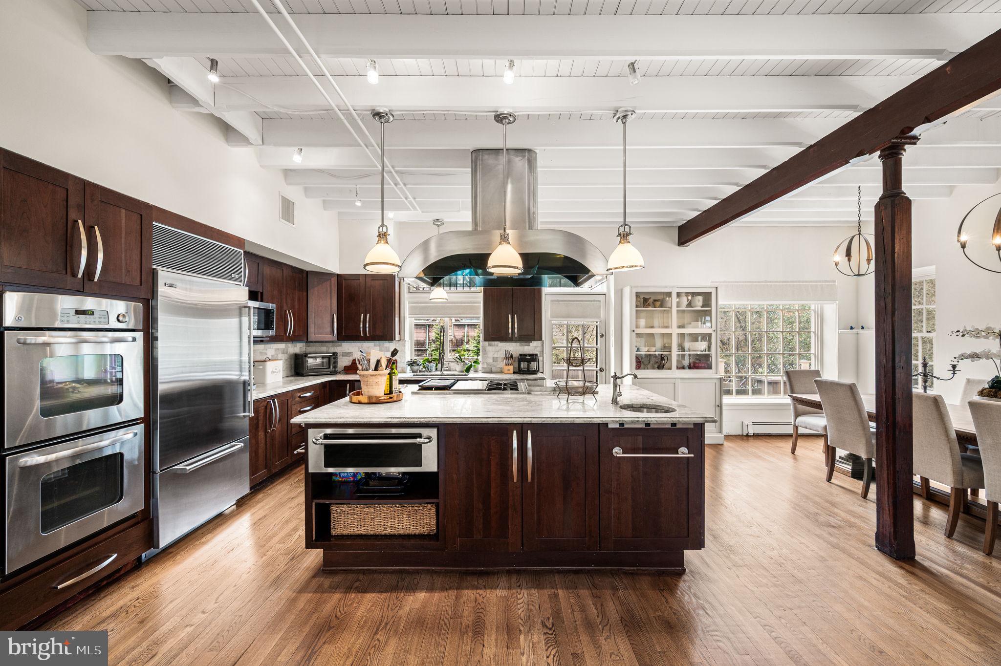 CHESTNUT HILL - Residential