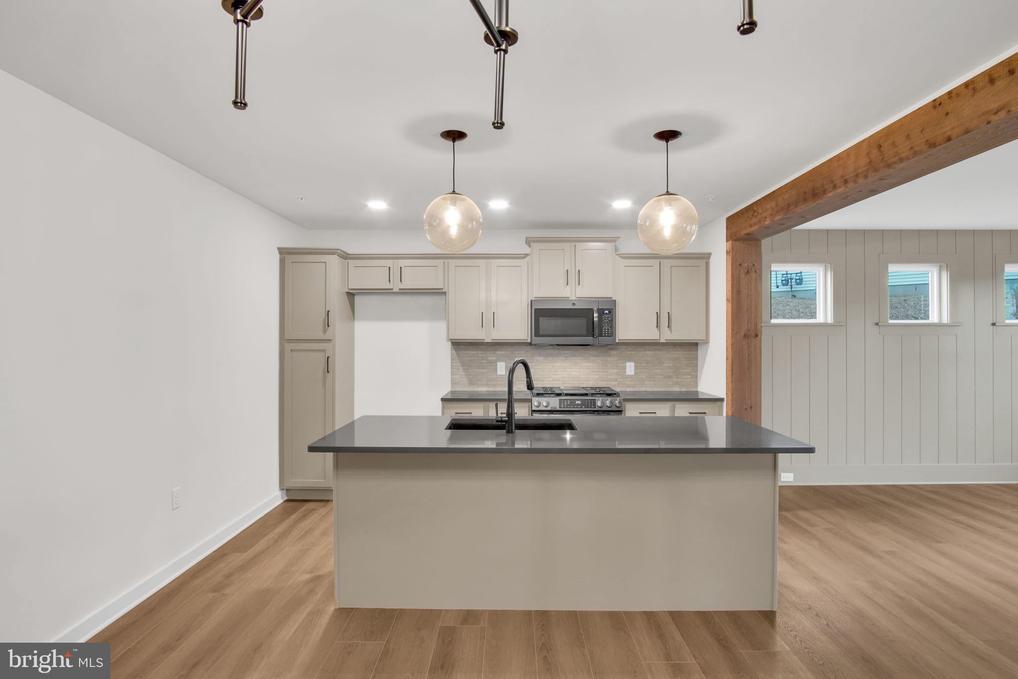 1018 BLACKSTONE RUN